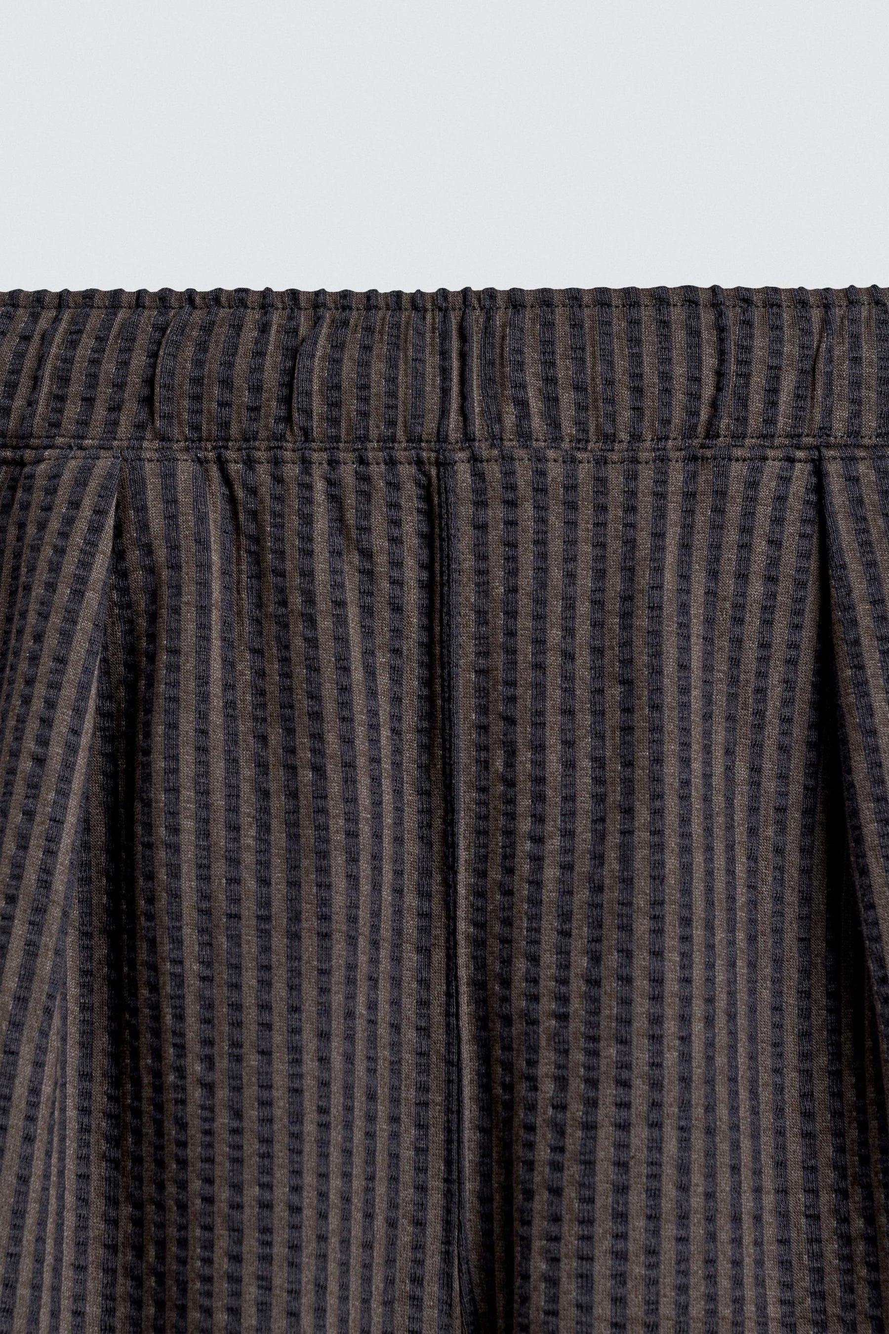 COMFORT STRIPED SEERSUCKER TROUSERS - Image 9