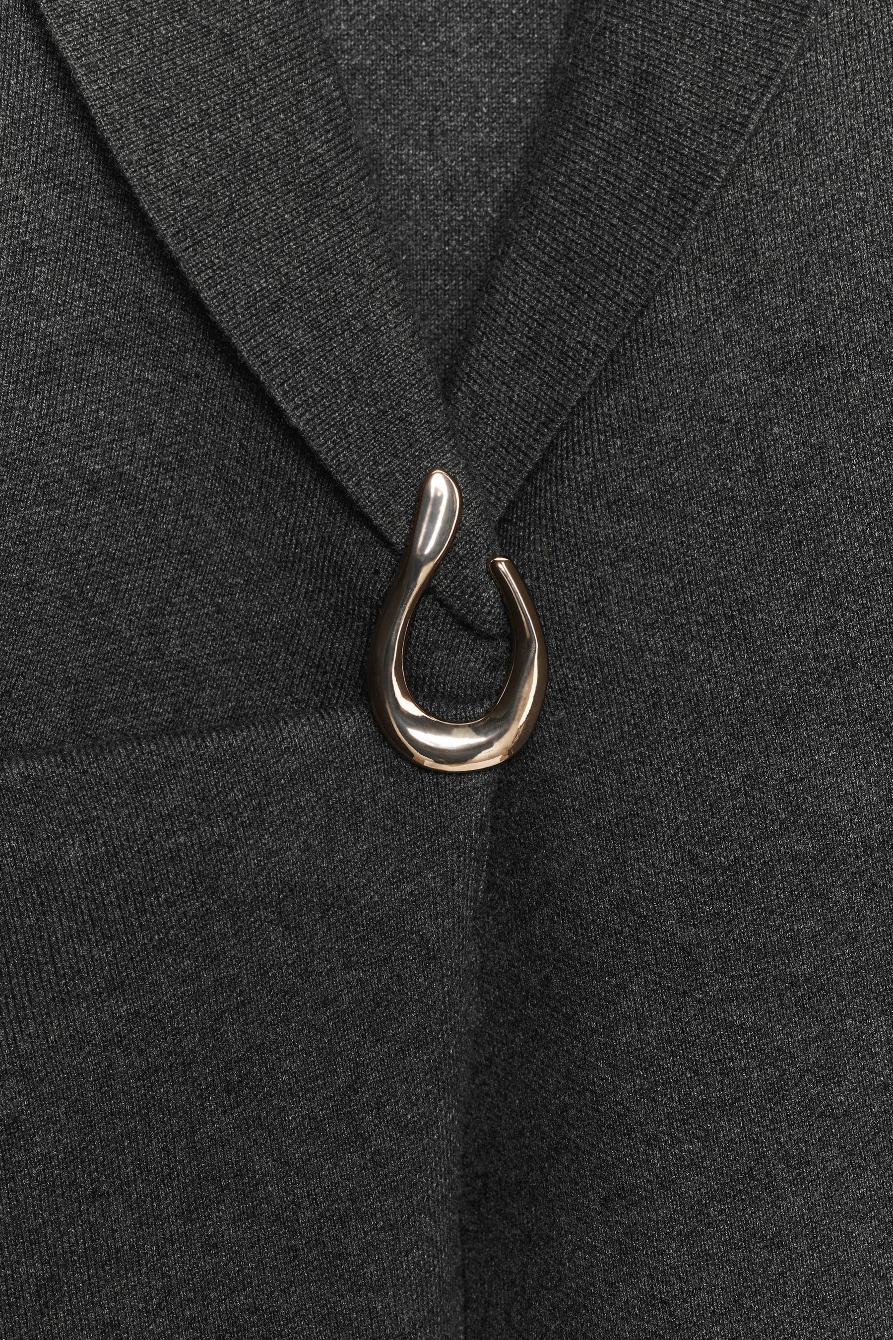 BROOCH KNIT BLAZER - Image 6