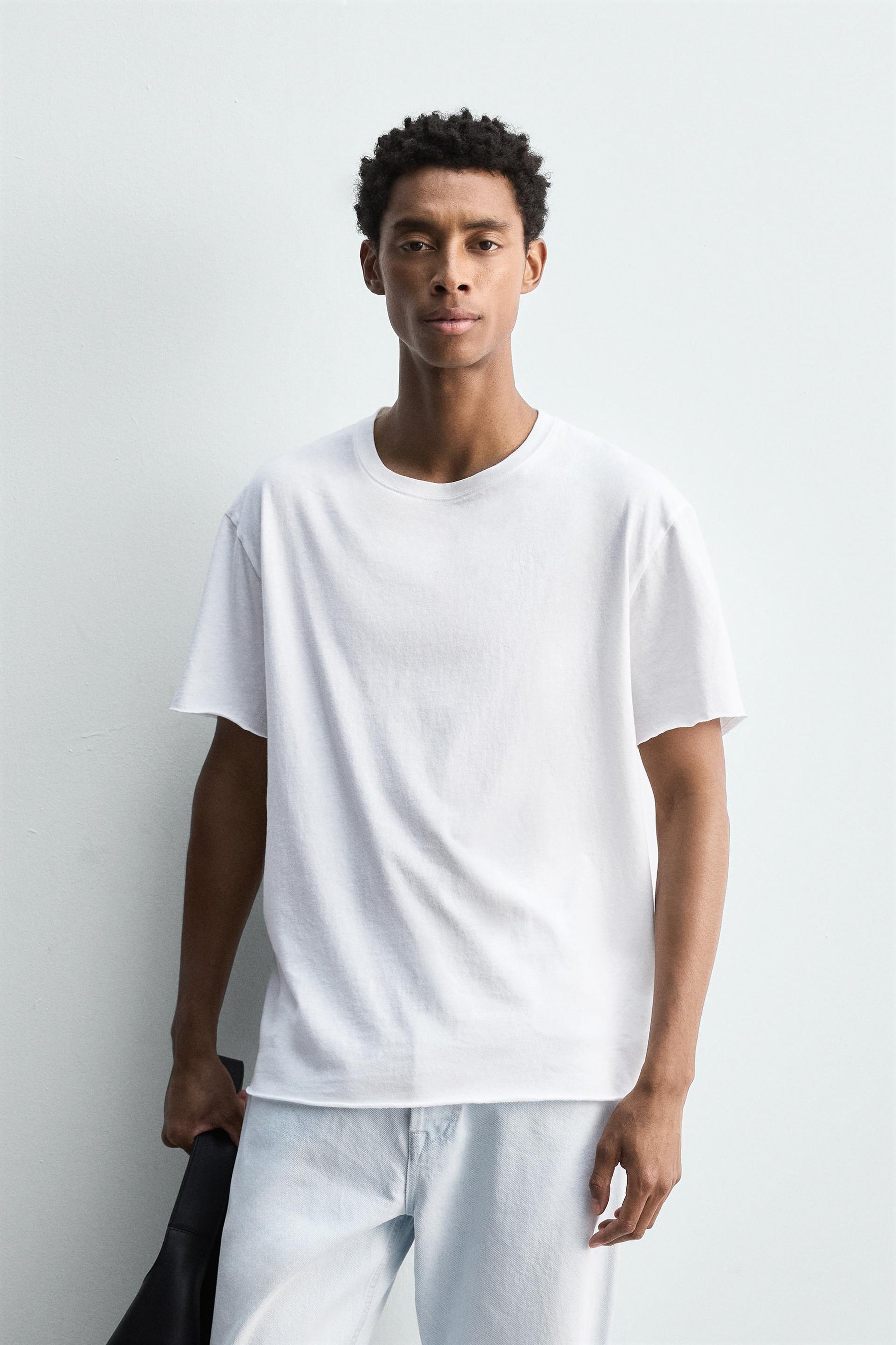 LIGHTWEIGHT IRREGULAR TRIM T-SHIRT - Image 2