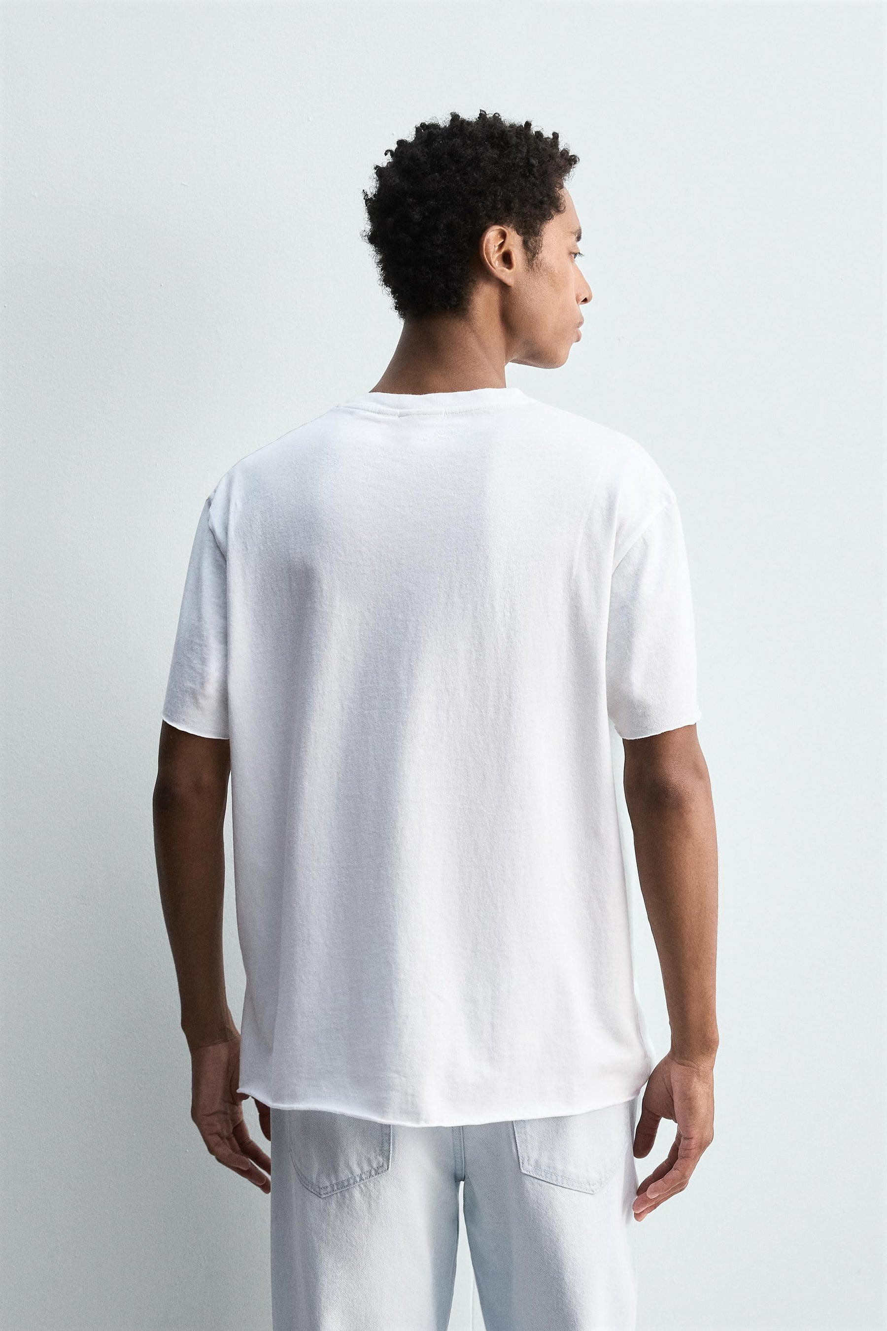 LIGHTWEIGHT IRREGULAR TRIM T-SHIRT - Image 3