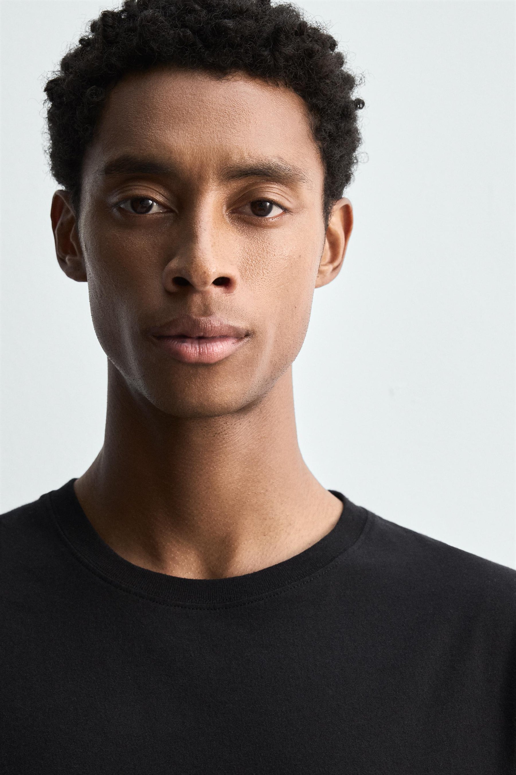 LIGHTWEIGHT IRREGULAR TRIM T-SHIRT - Image 6