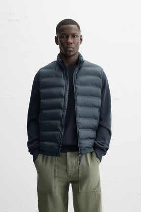LIGHTWEIGHT WATER-REPELLENT PUFFER GILET - Image 2