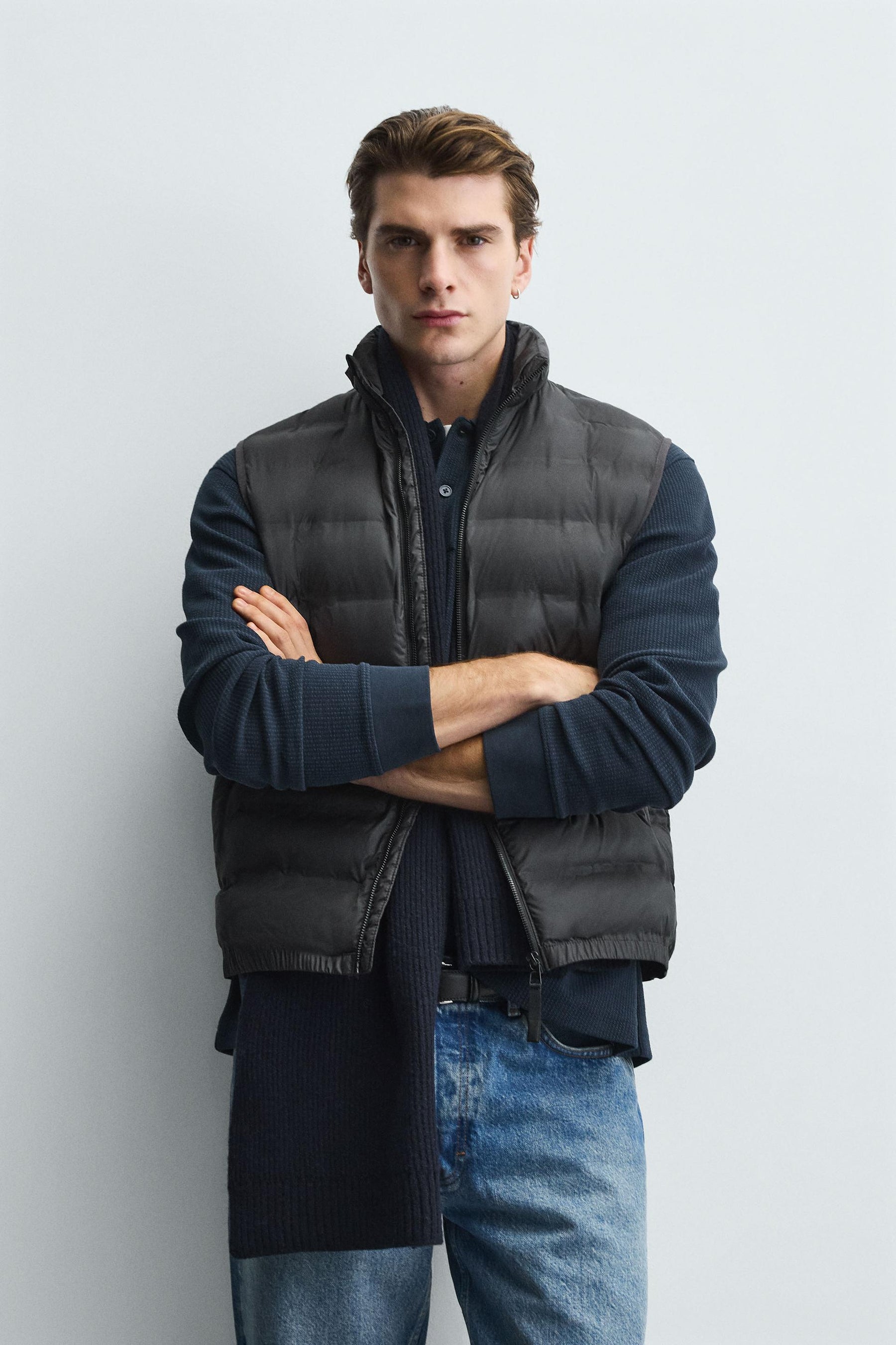 LIGHTWEIGHT WATER-REPELLENT PUFFER GILET - Image 2