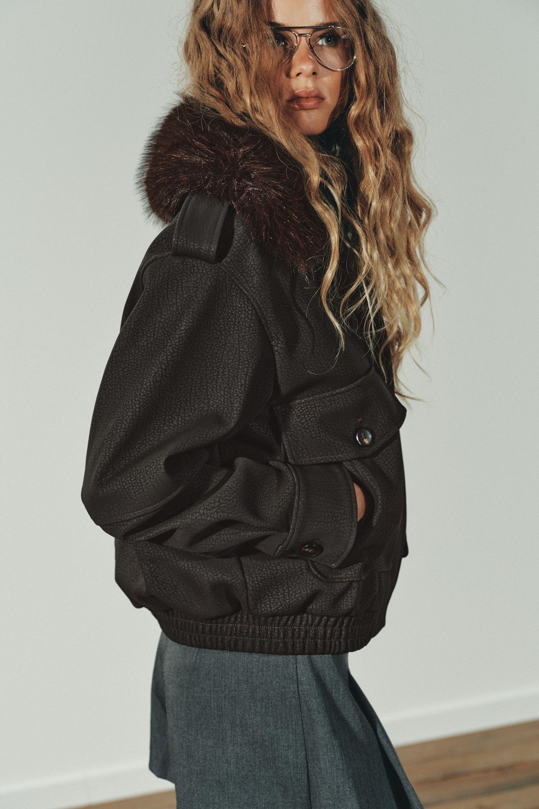 FAUX SUEDE DETACHABLE COLLAR