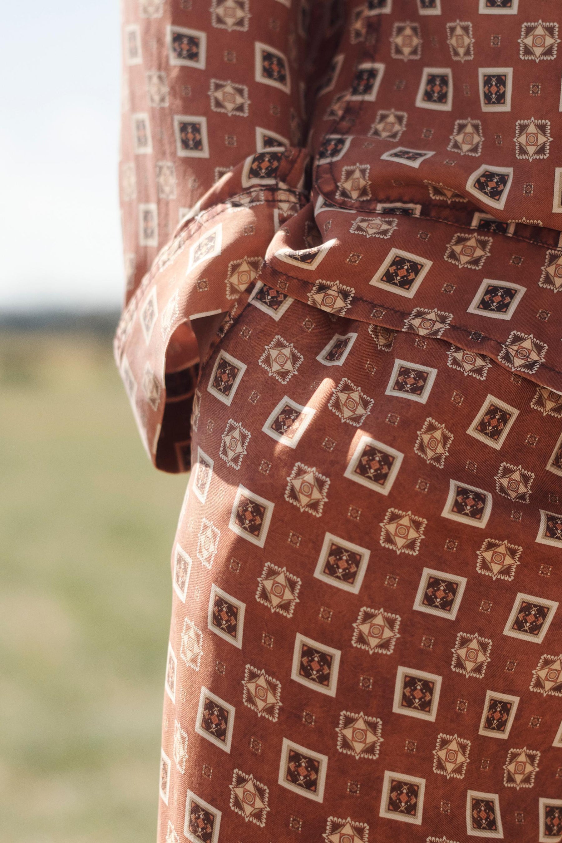 LIMITED EDITION 100% SILK PRINTED TROUSERS - Image 6