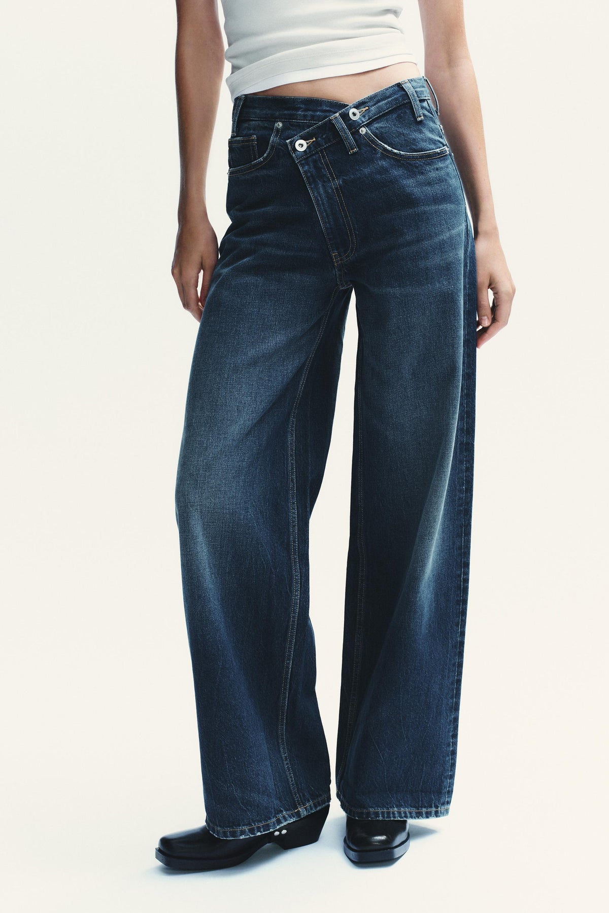 Wide-leg high-waist crossover jeans