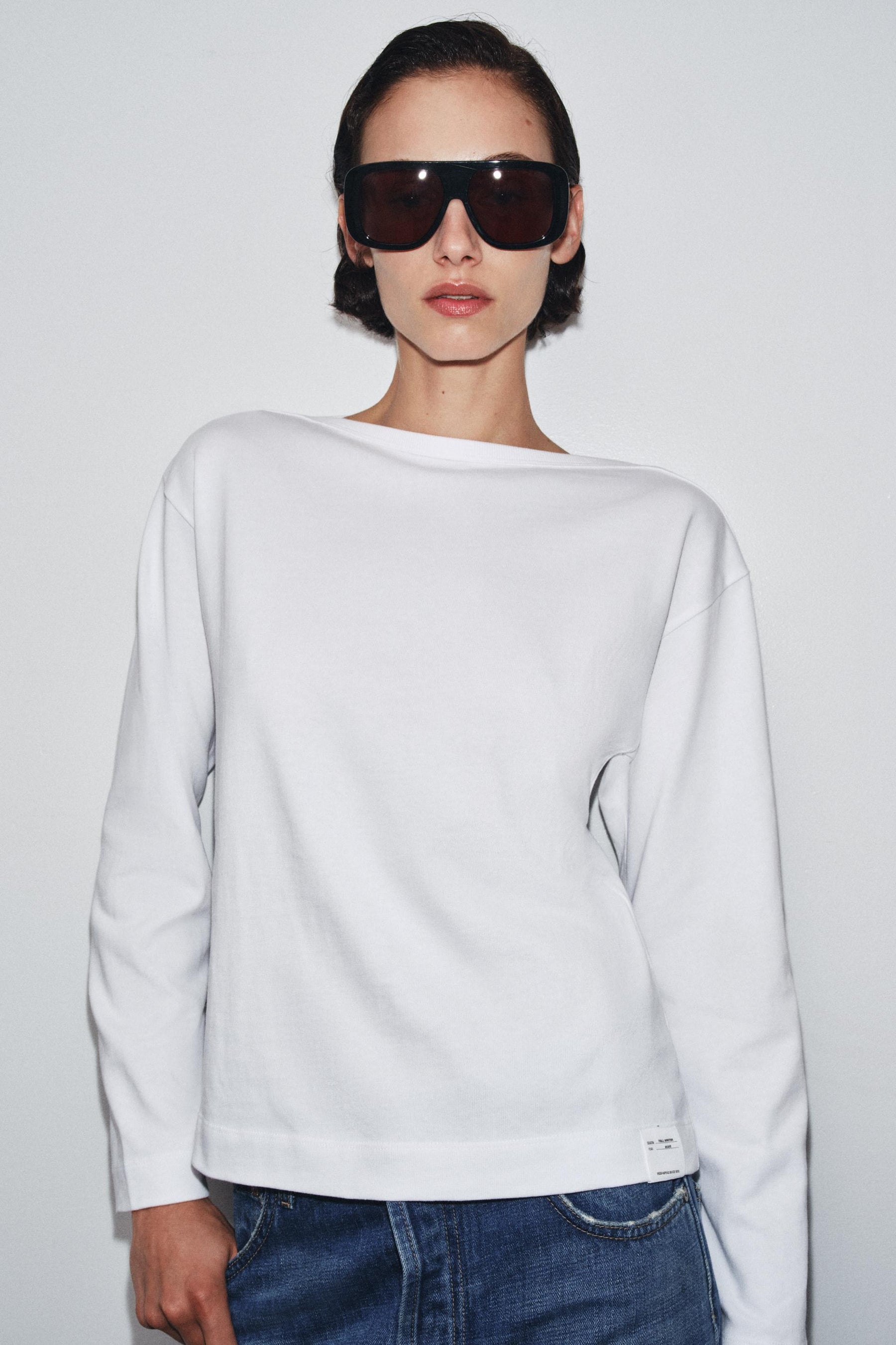 Boat Neck Label T-Shirt