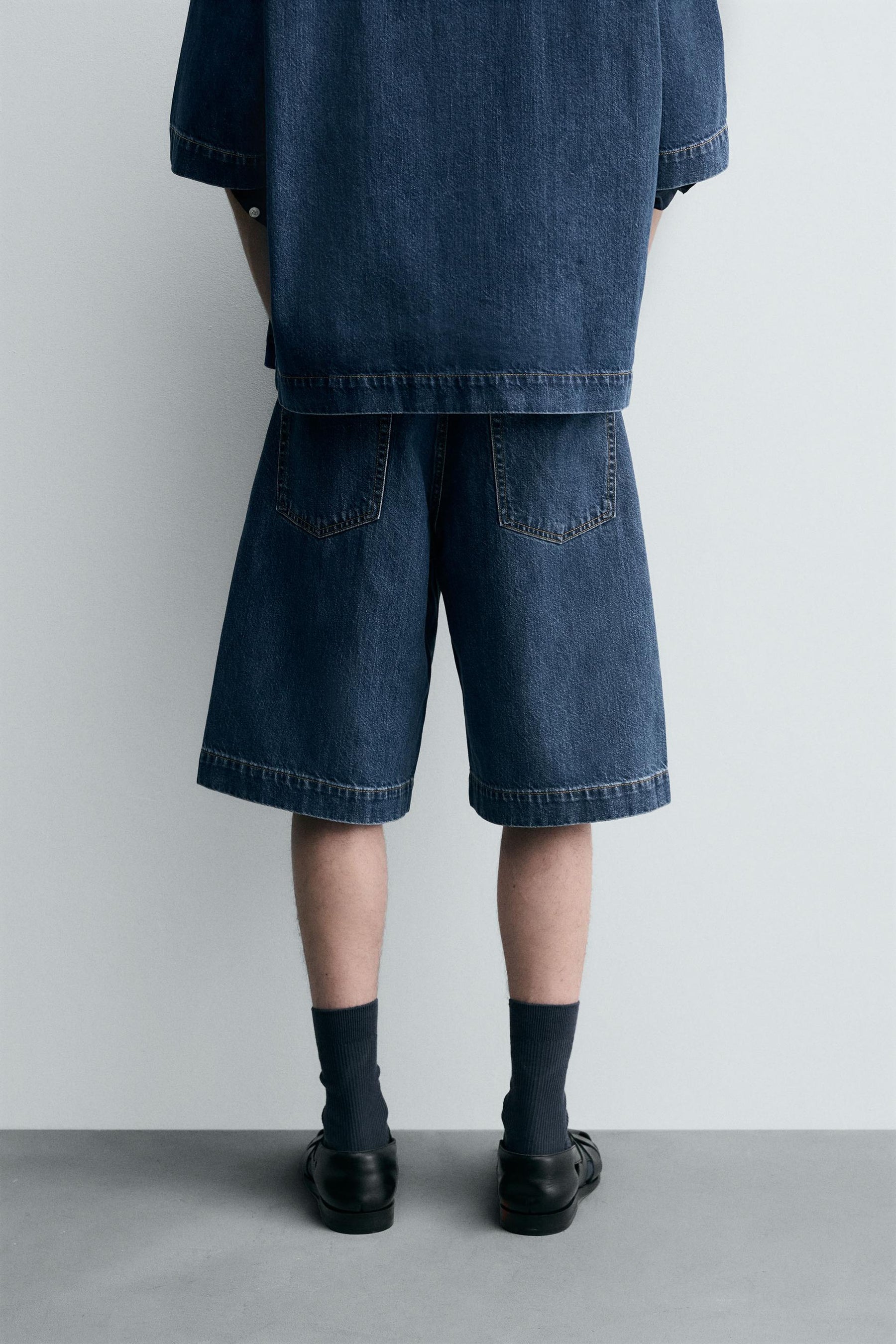 PLEATED RELAXED FIT DENIM BERMUDA SHORTS - Image 3