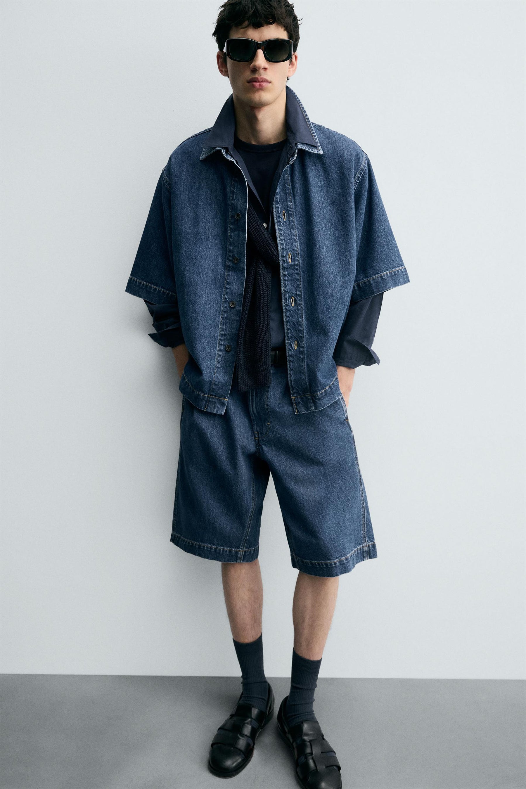 PLEATED RELAXED FIT DENIM BERMUDA SHORTS - Image 5