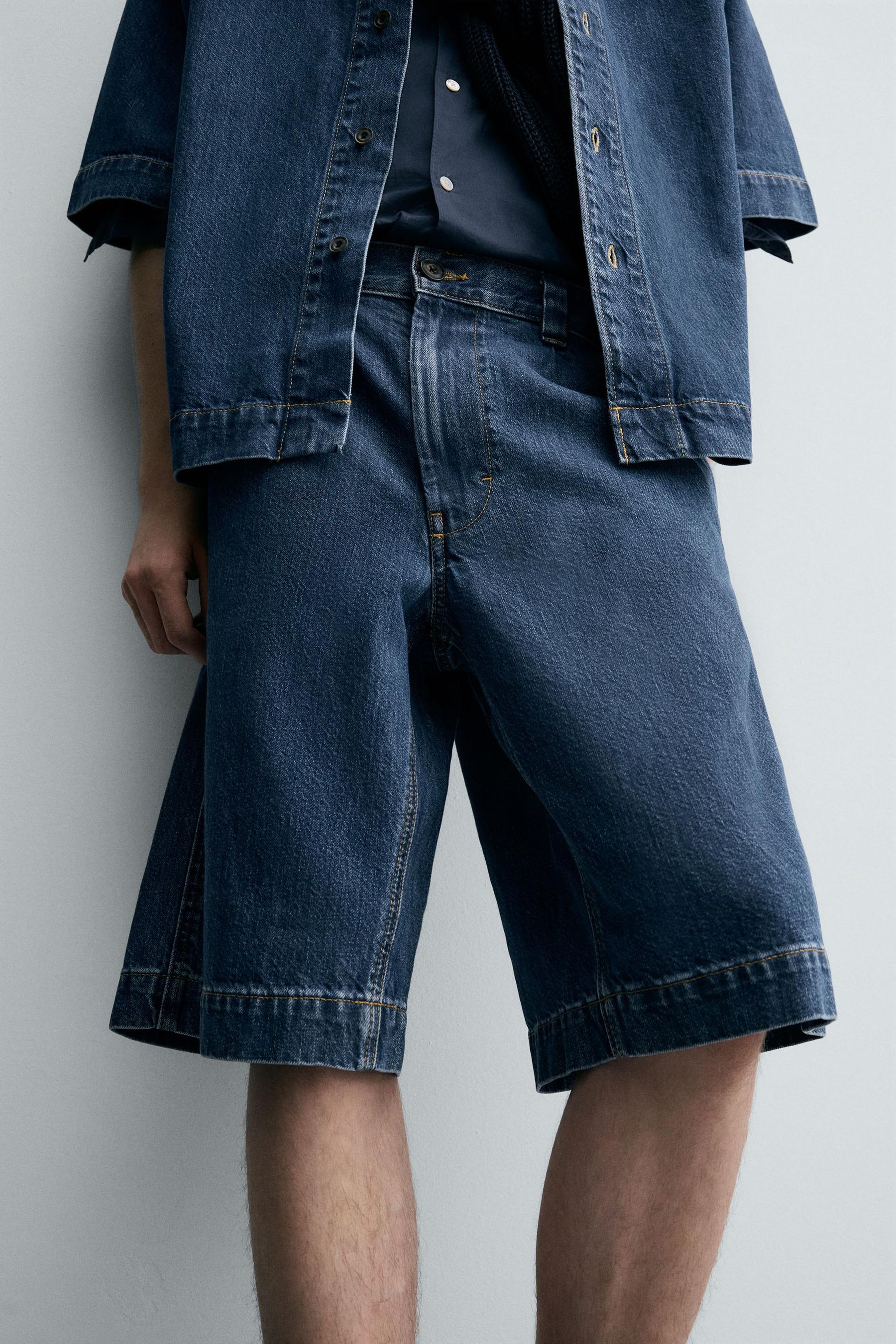 PLEATED RELAXED FIT DENIM BERMUDA SHORTS - Image 6