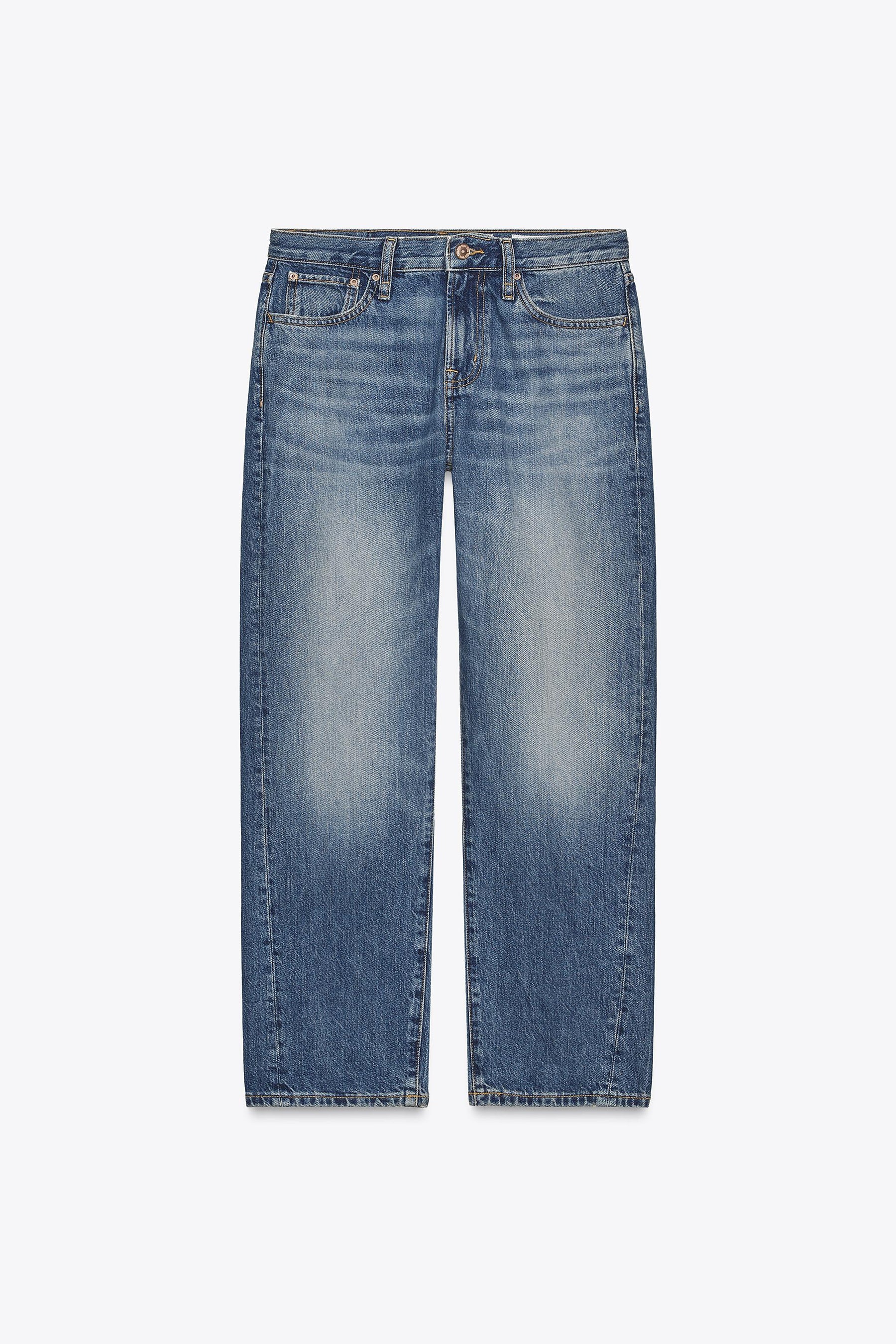 Cropped mid-waist jeans.