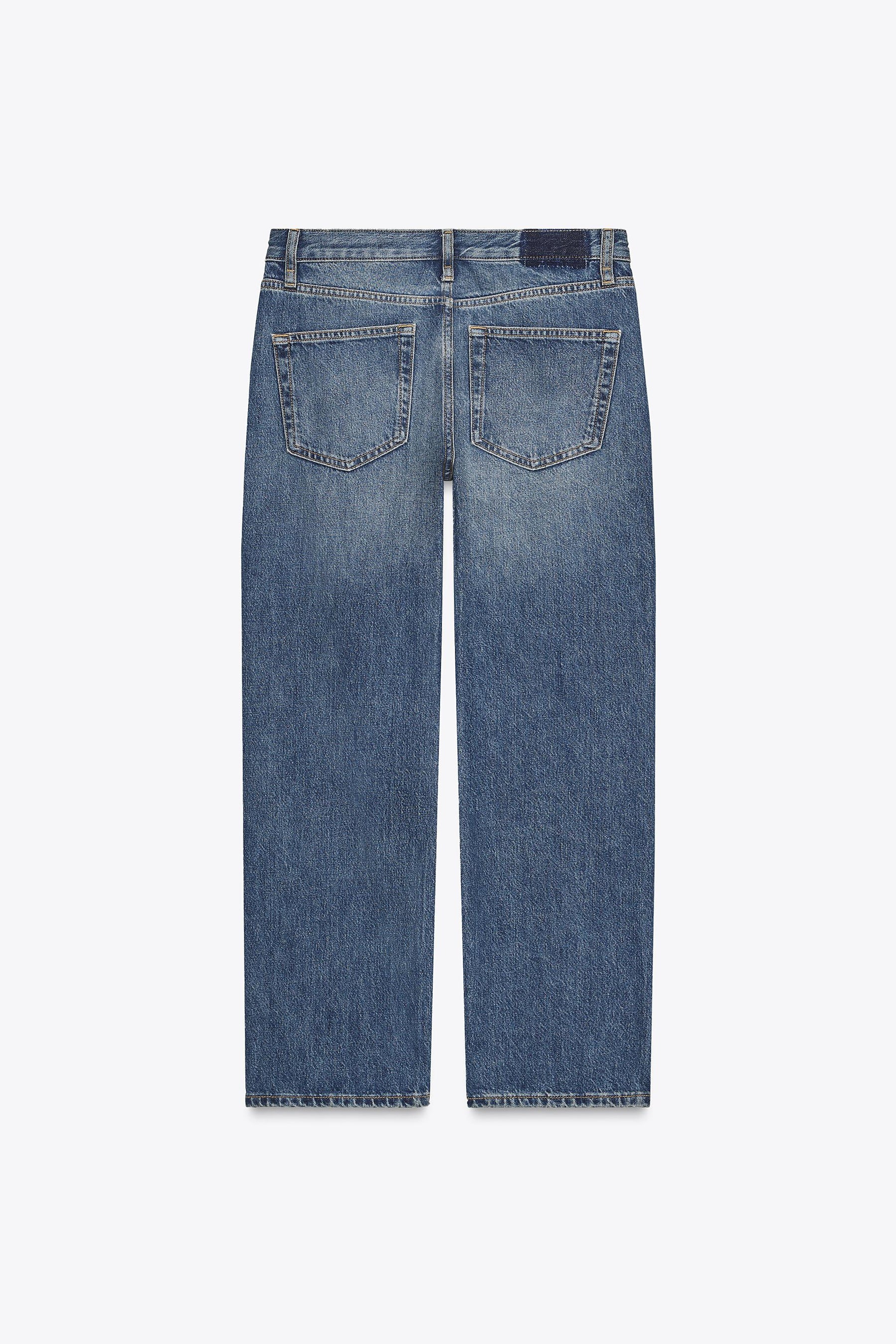 Cropped mid-waist jeans.