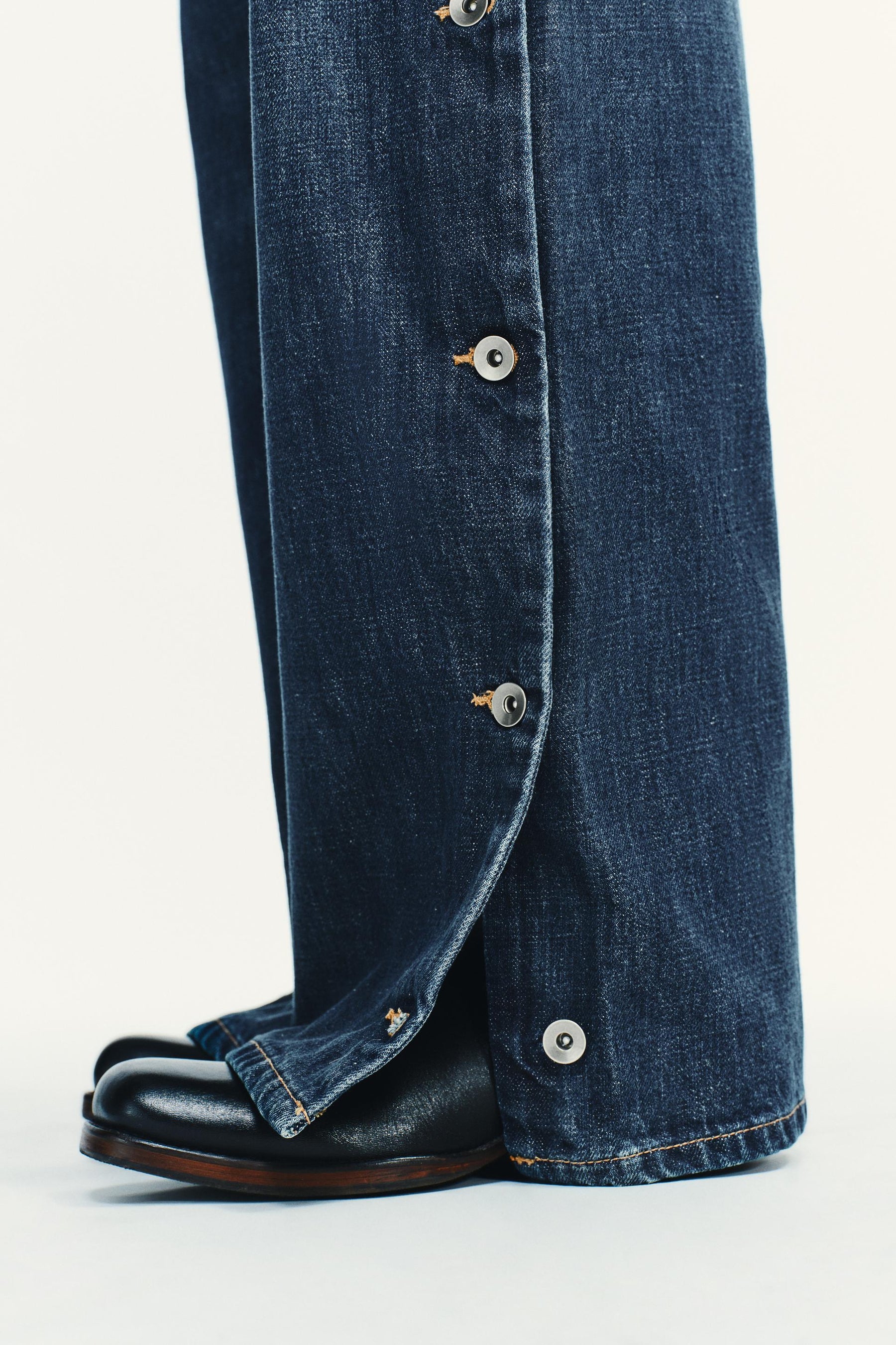Baggy mid-waist jeans with