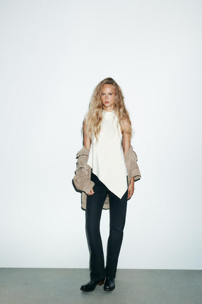 LOW-RISE STRAIGHT JEANS