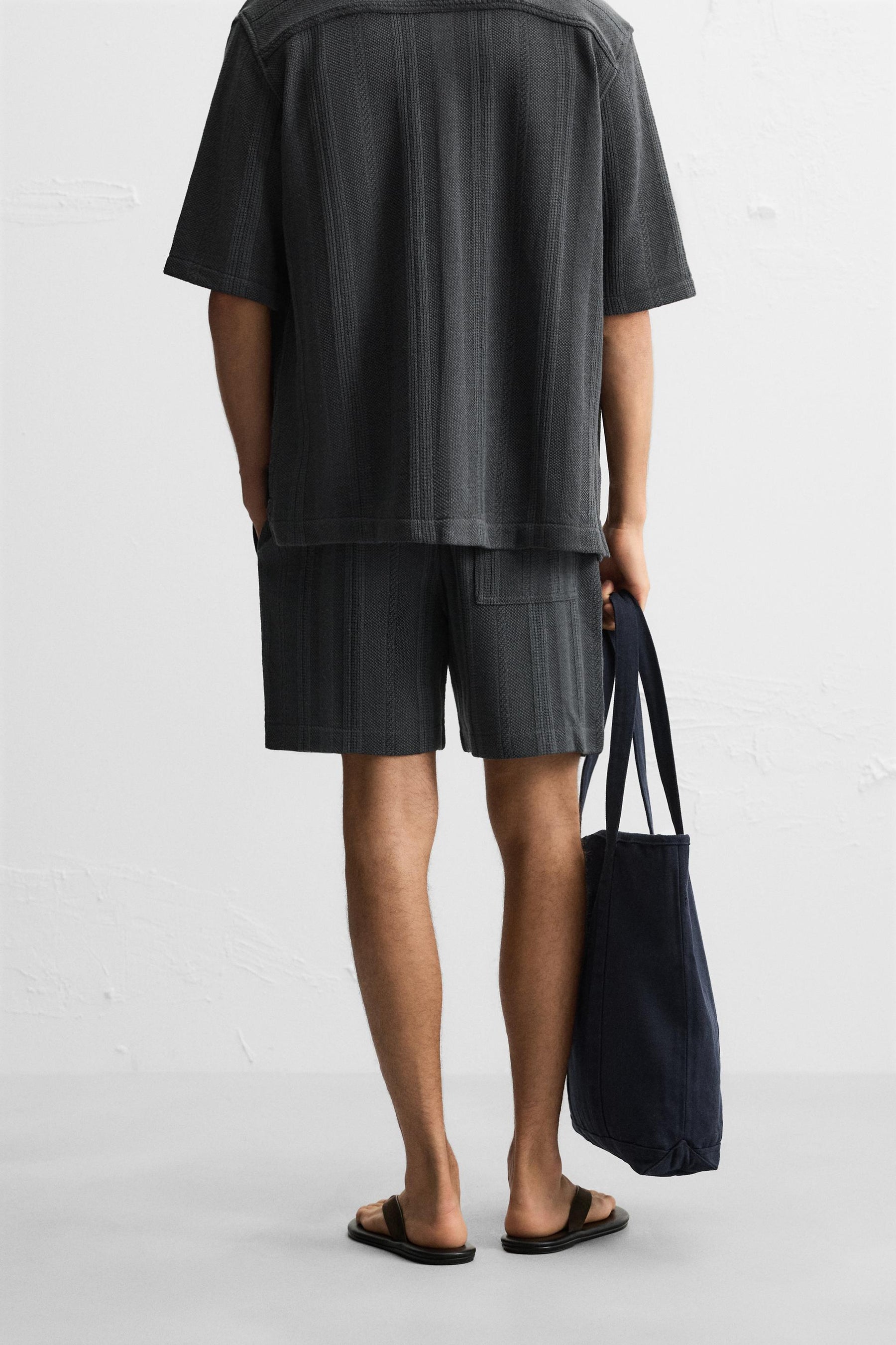 JACQUARD TEXTURED BERMUDA SHORTS - Image 3