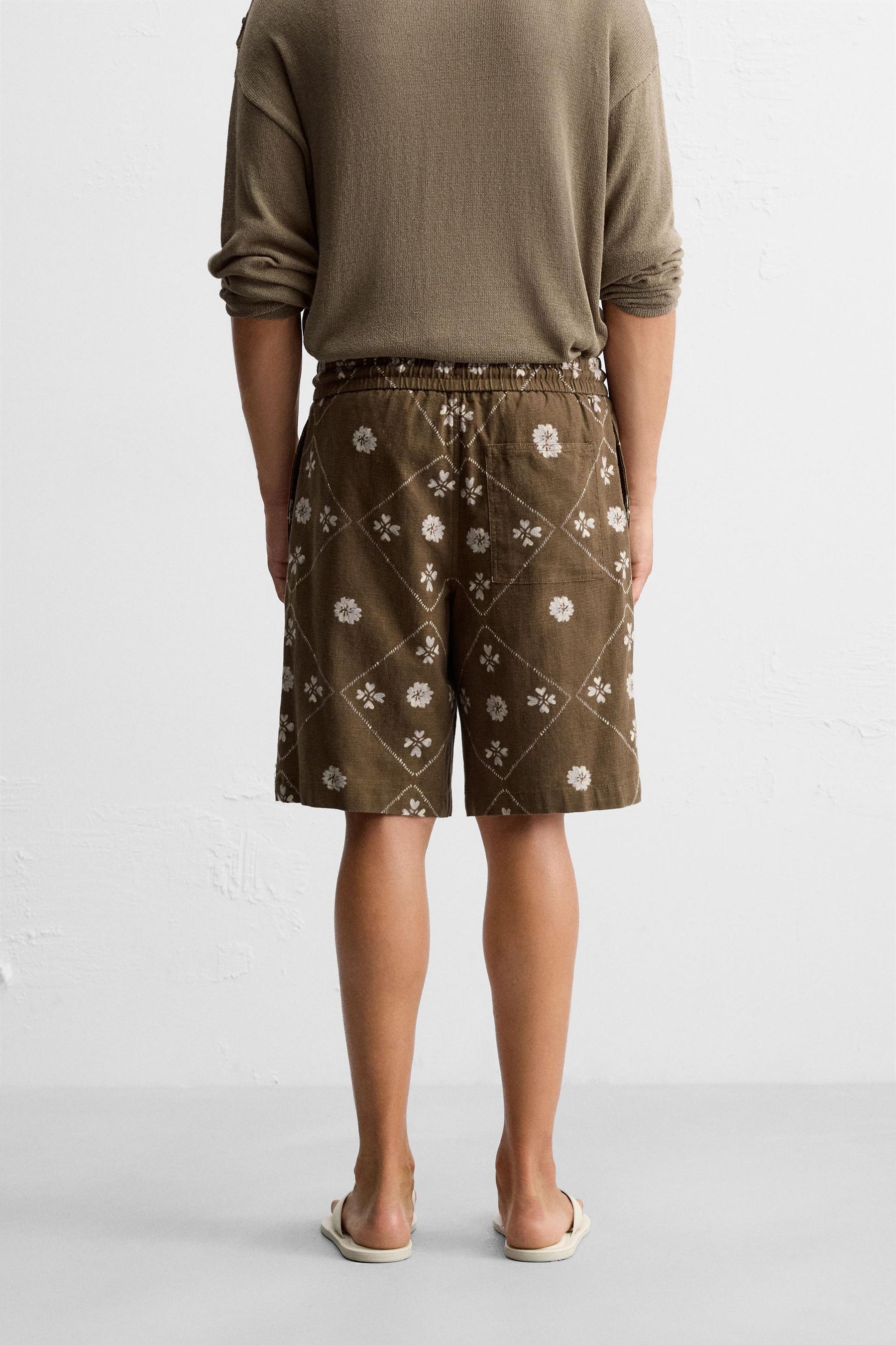 CONTRAST PRINT BERMUDA SHORTS - Image 3