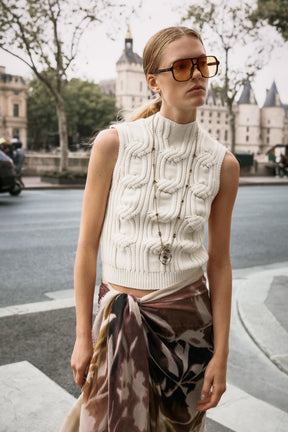 CABLE KNIT VEST - Image 3