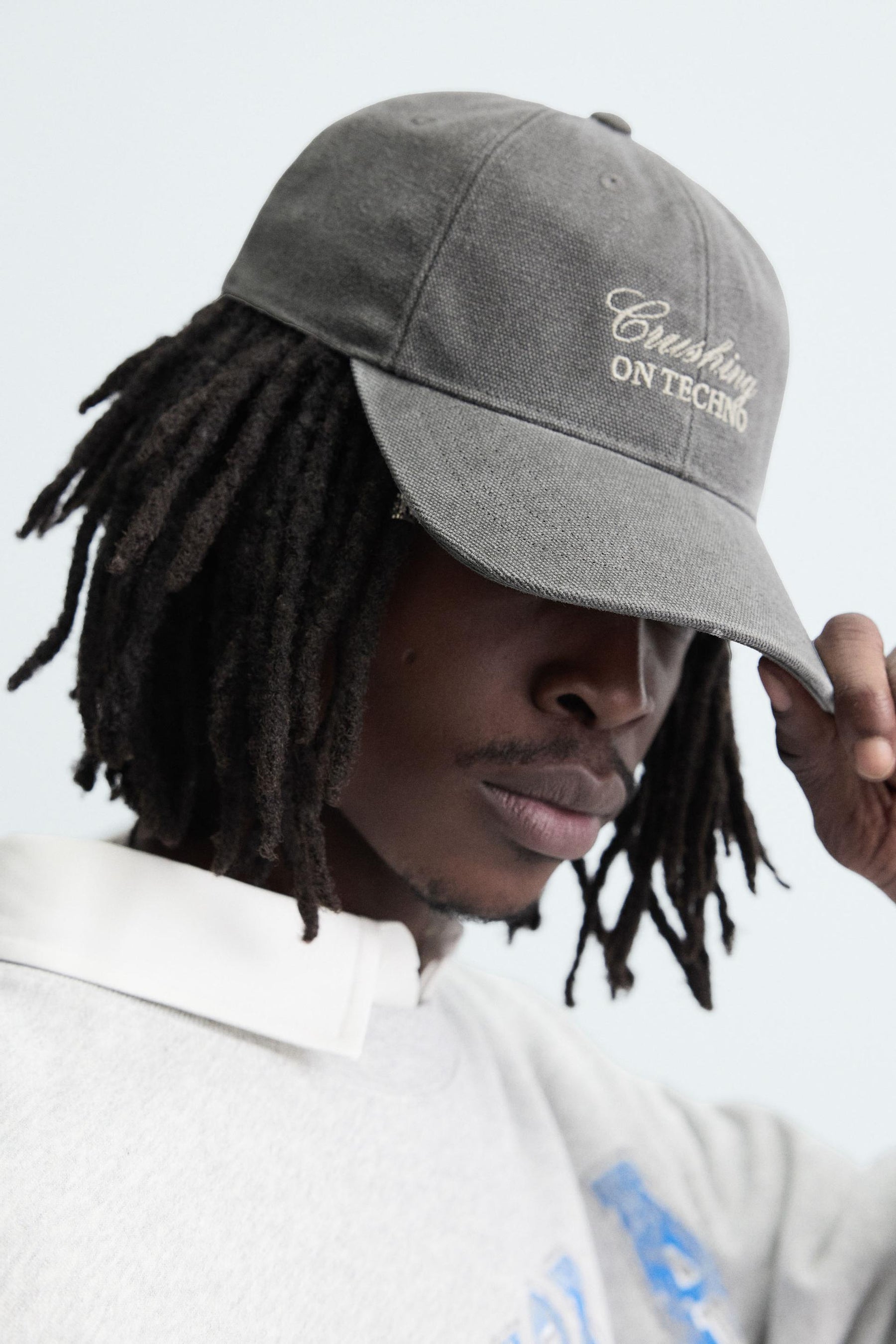 CONTRAST EMBROIDERY CAP - Image 3