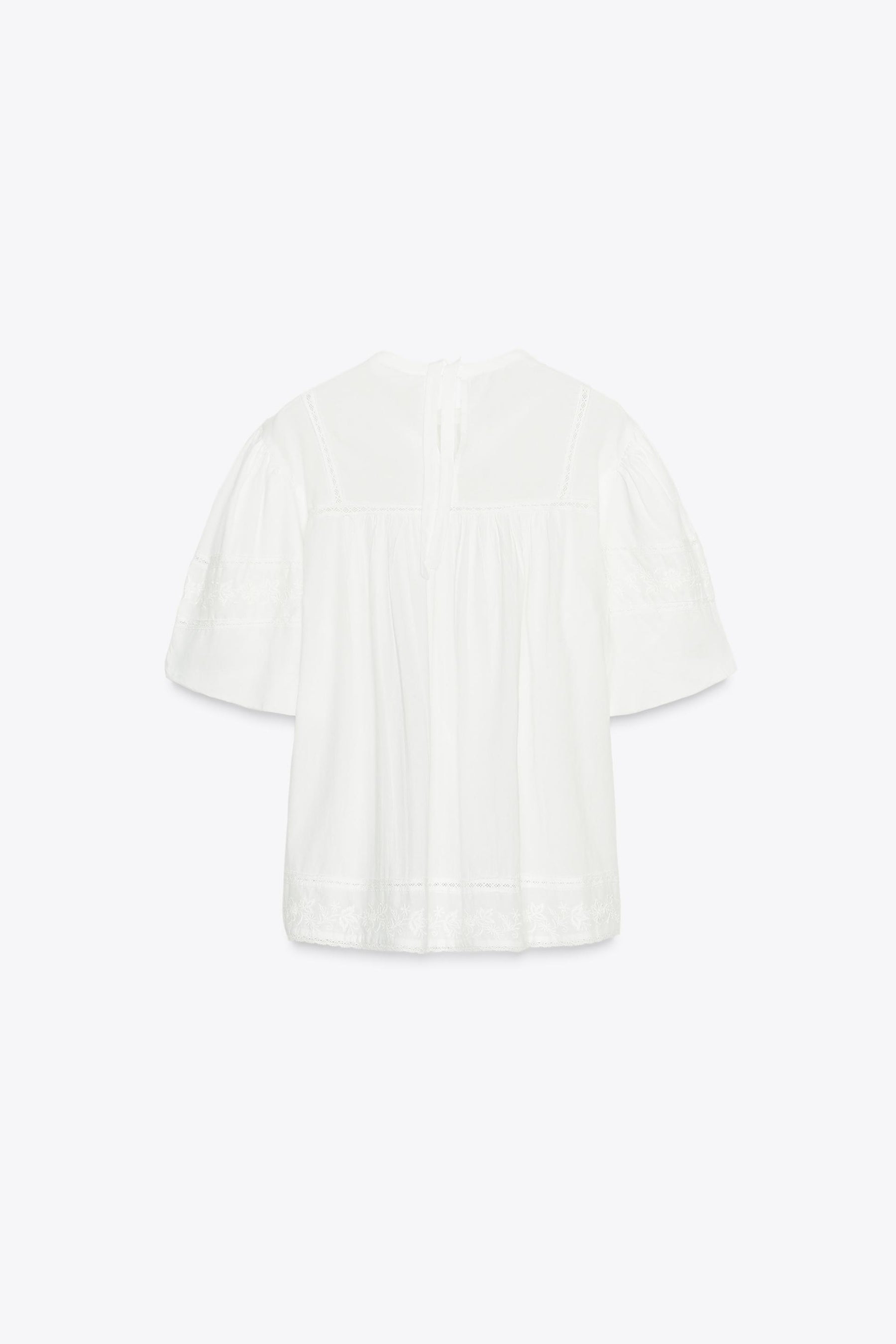 EMBROIDERED ROMANTIC BLOUSE