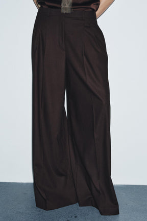 Wide-leg pleated trousers