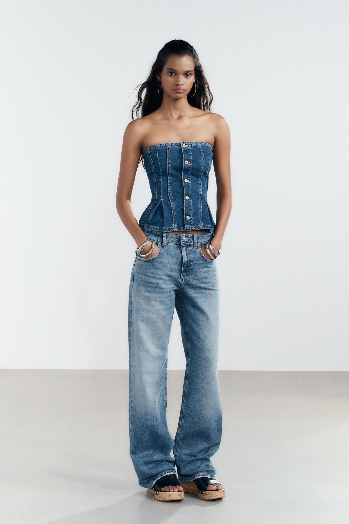 Mid-Waist Wide-Leg Jeans
