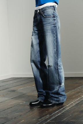 WIDE-LEG RIPPED JEANS