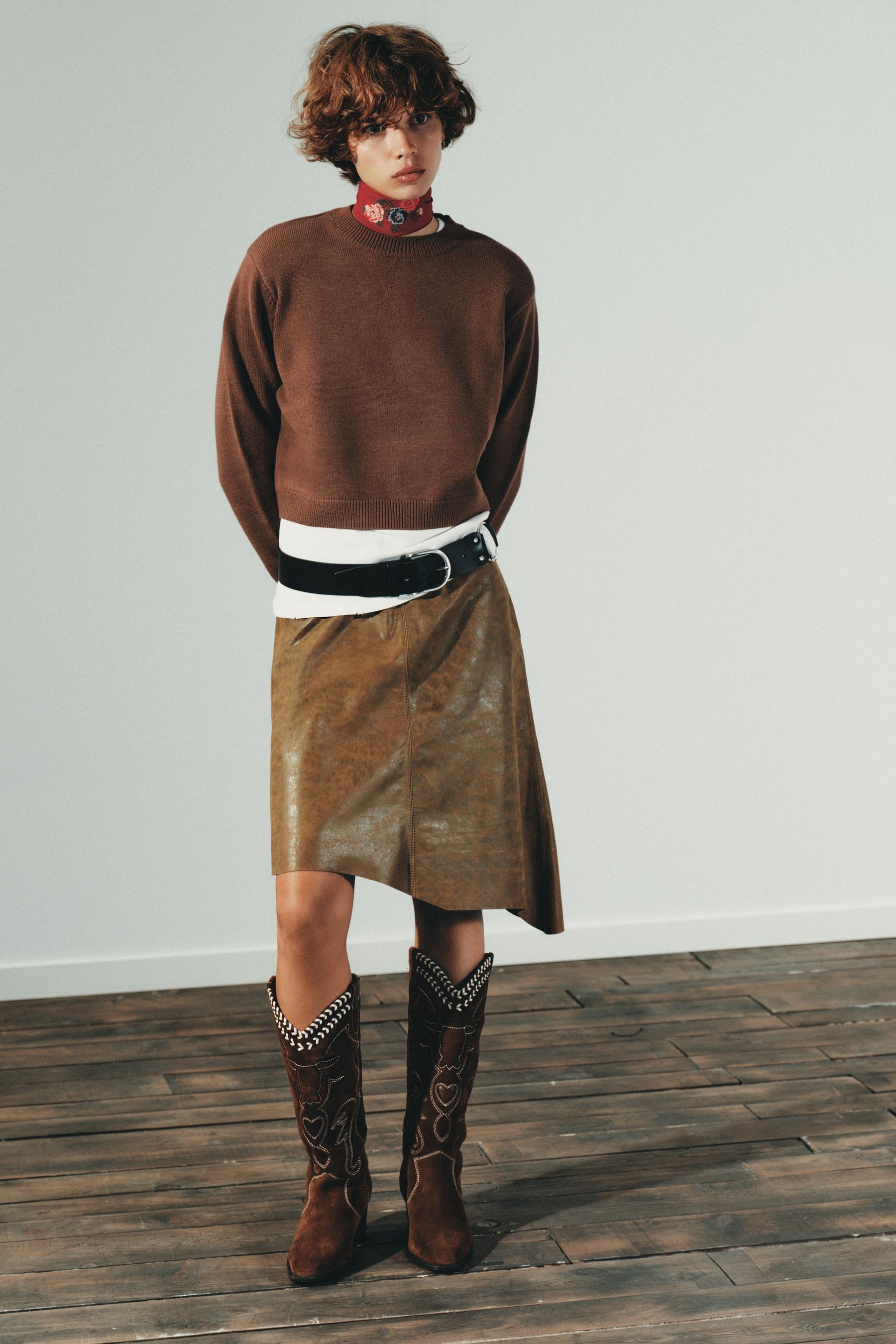 CROPPED KNIT JUMPER WITH SHOULDER PADS - Image 1