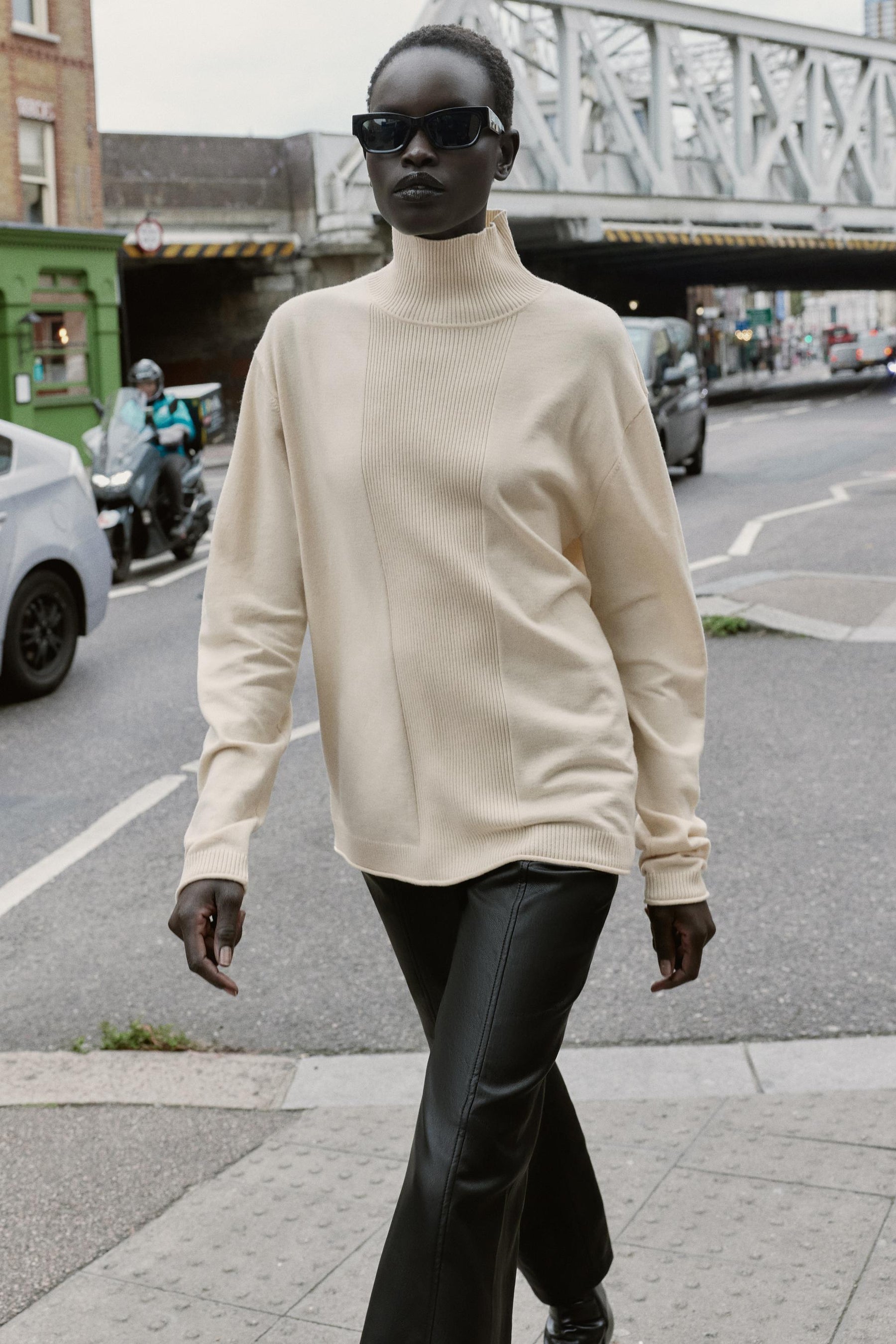 OVERSIZE KNIT JUMPER