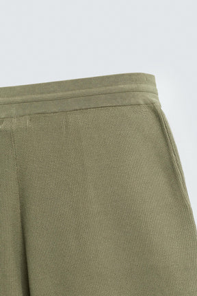 TEXTURED KNITTED BERMUDA SHORTS - Image 9