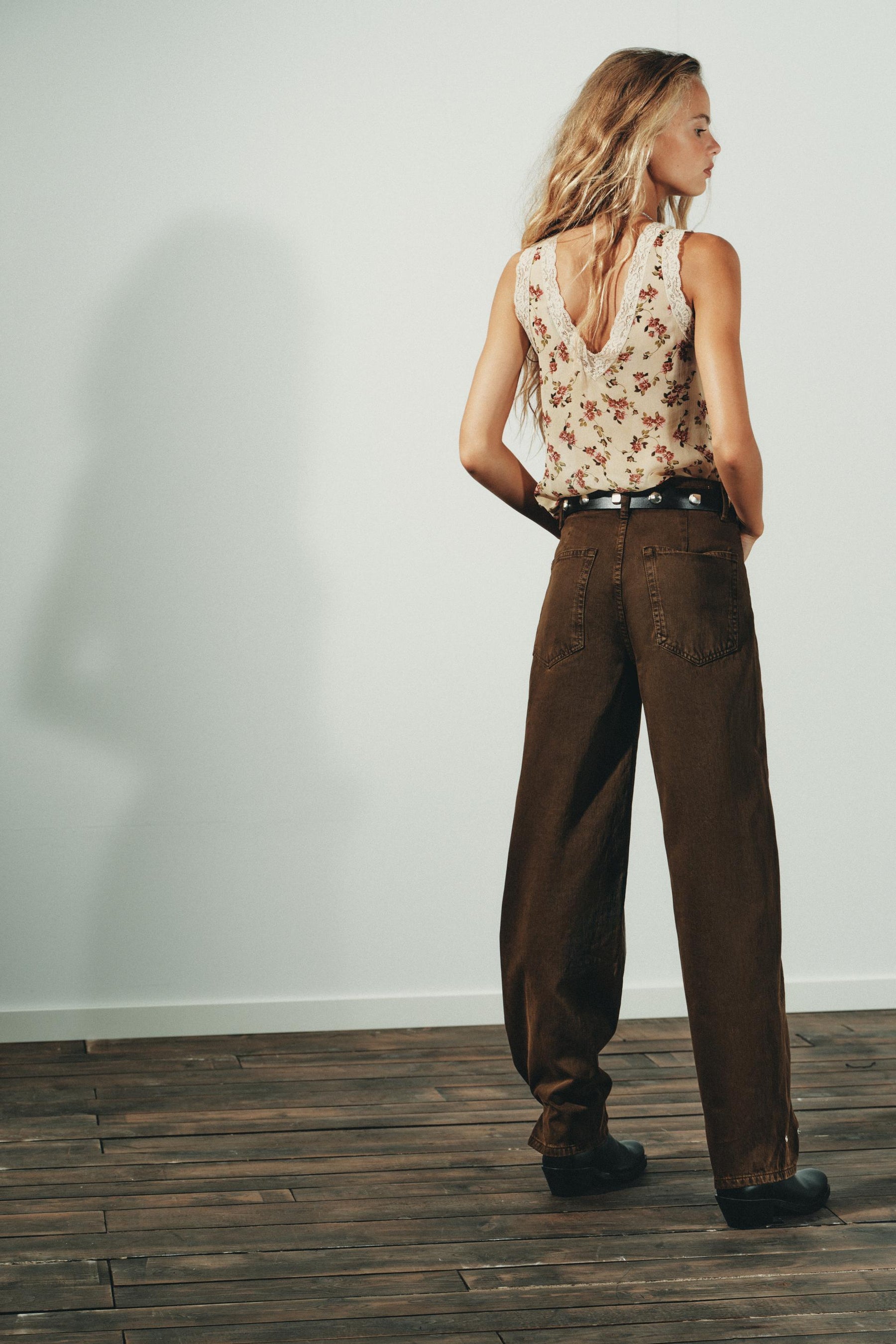 Baggy mid-waist jeans