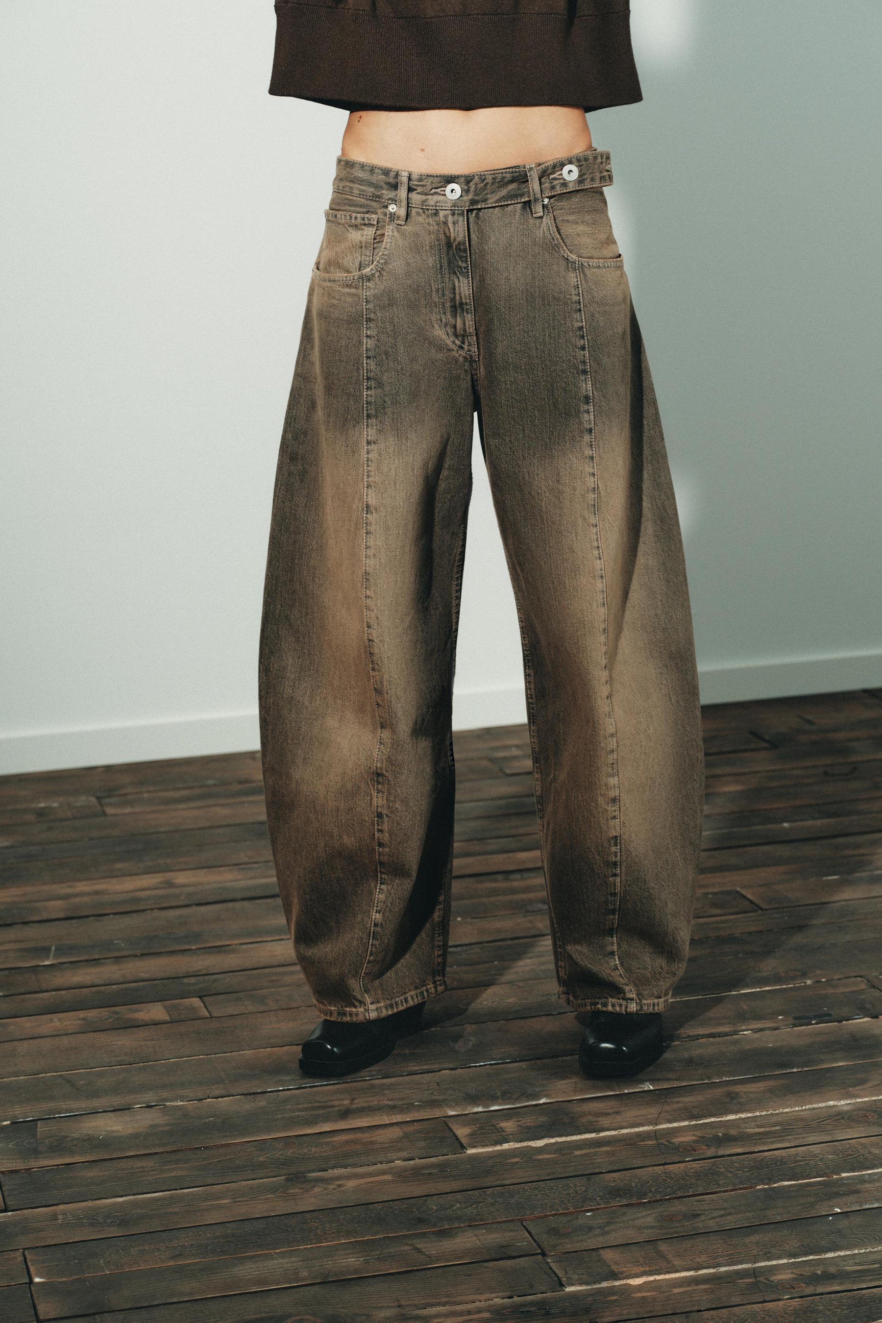Oversized Barrel Low-Rise Jeans