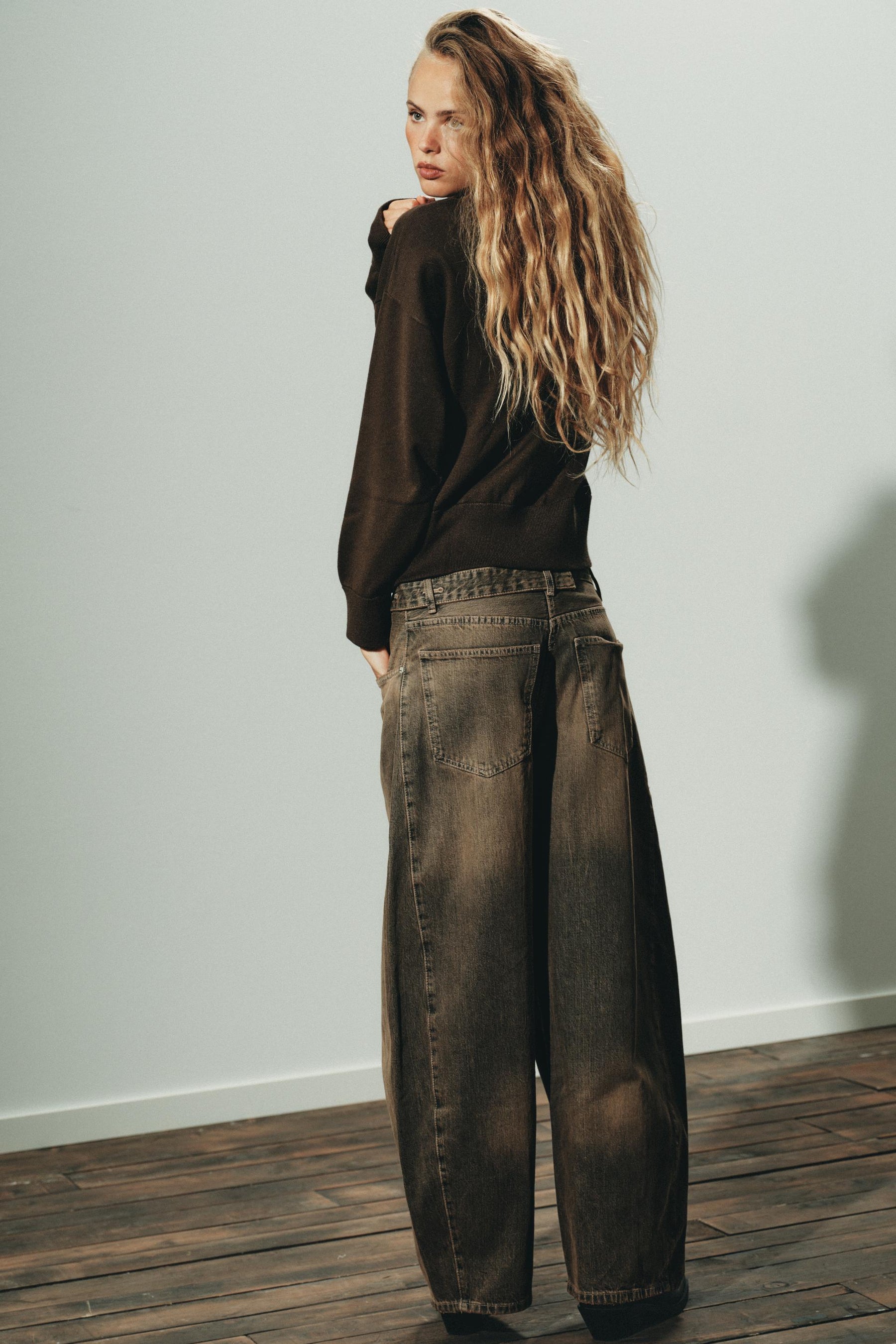 Oversized Barrel Low-Rise Jeans