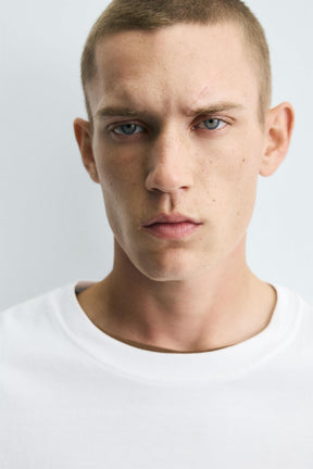 T-SHIRT WITH CONTRAST PRINTS - Image 6