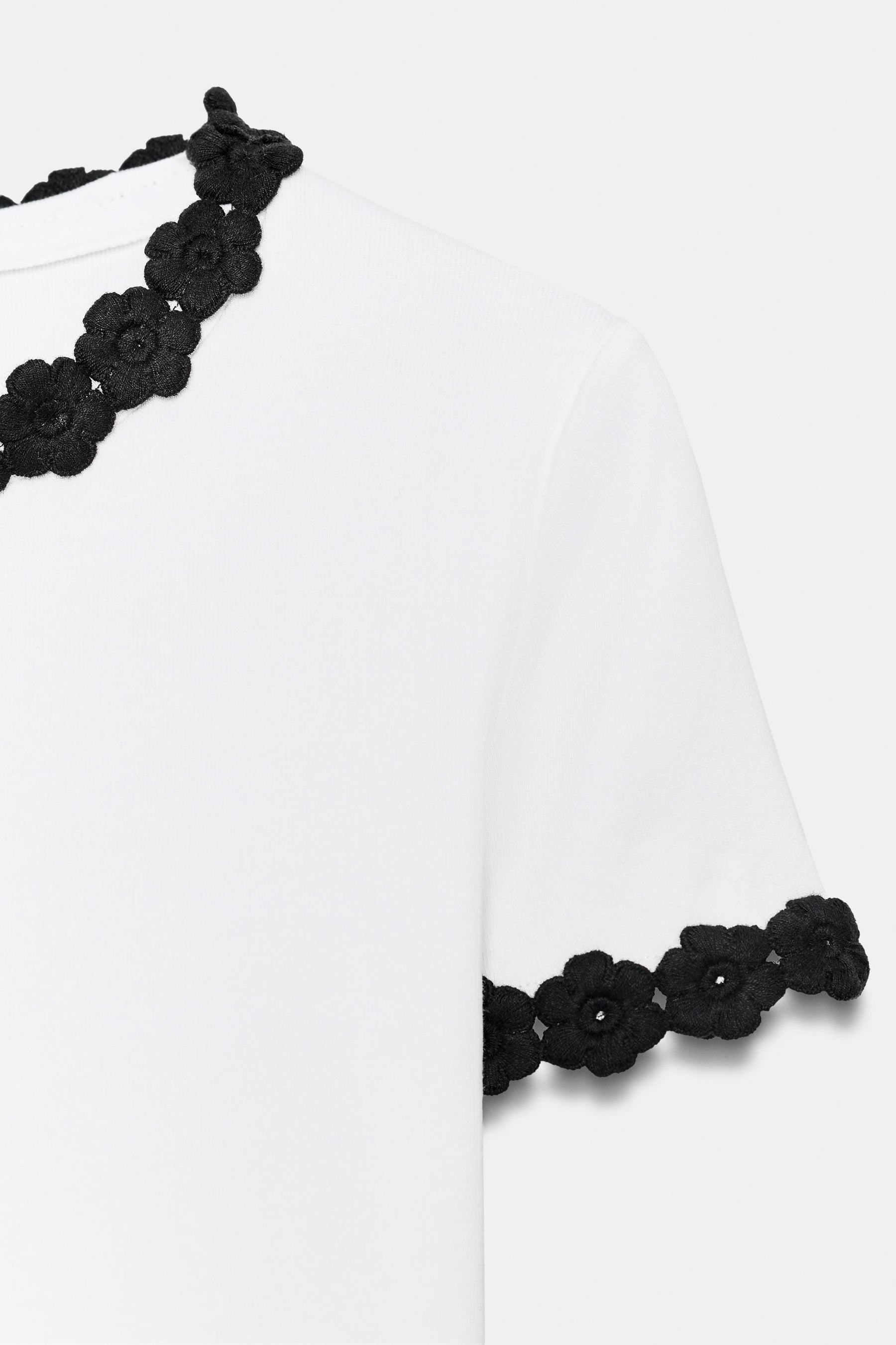 FLOWER DETAIL SHIRT