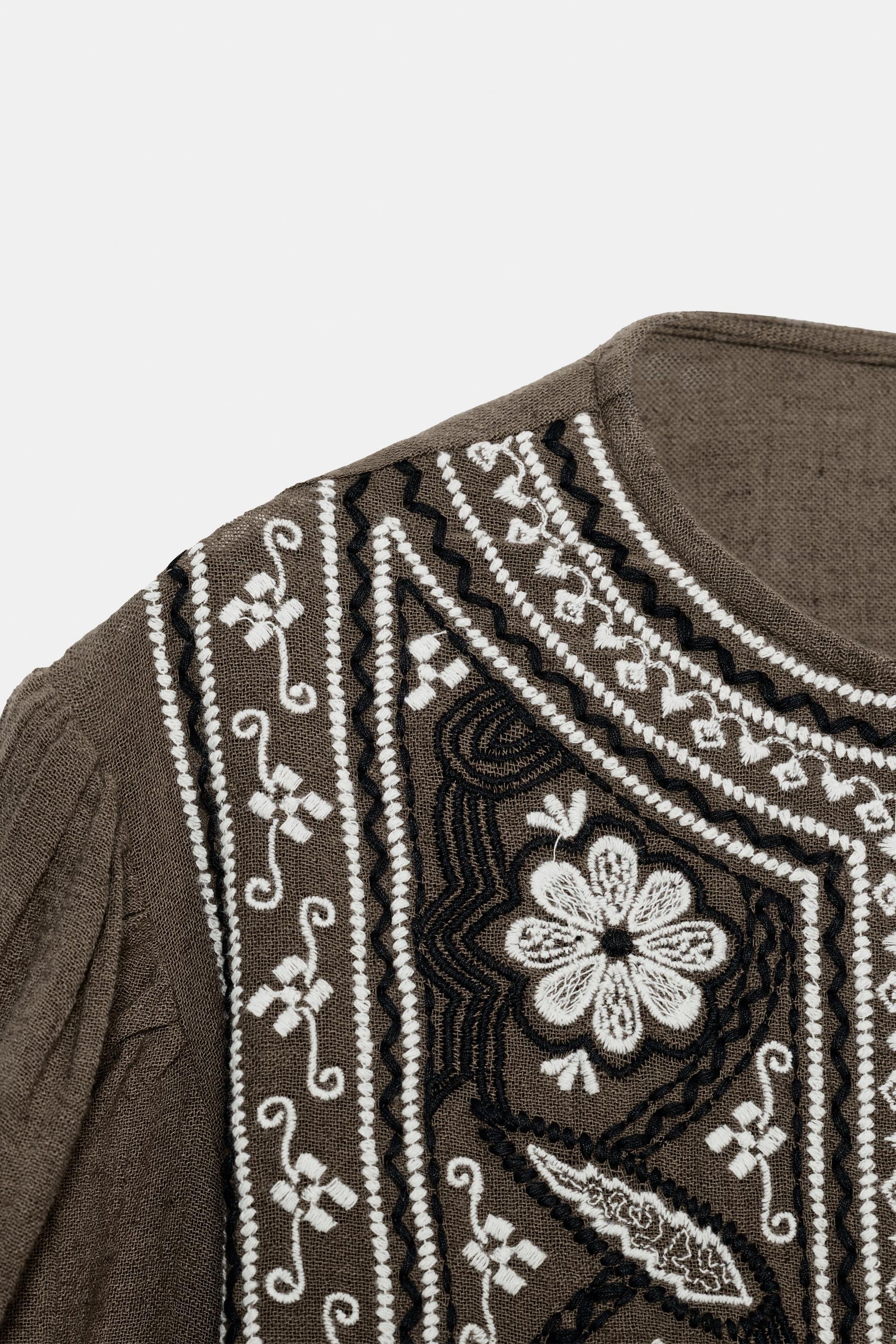 EMBROIDERED BLOUSE