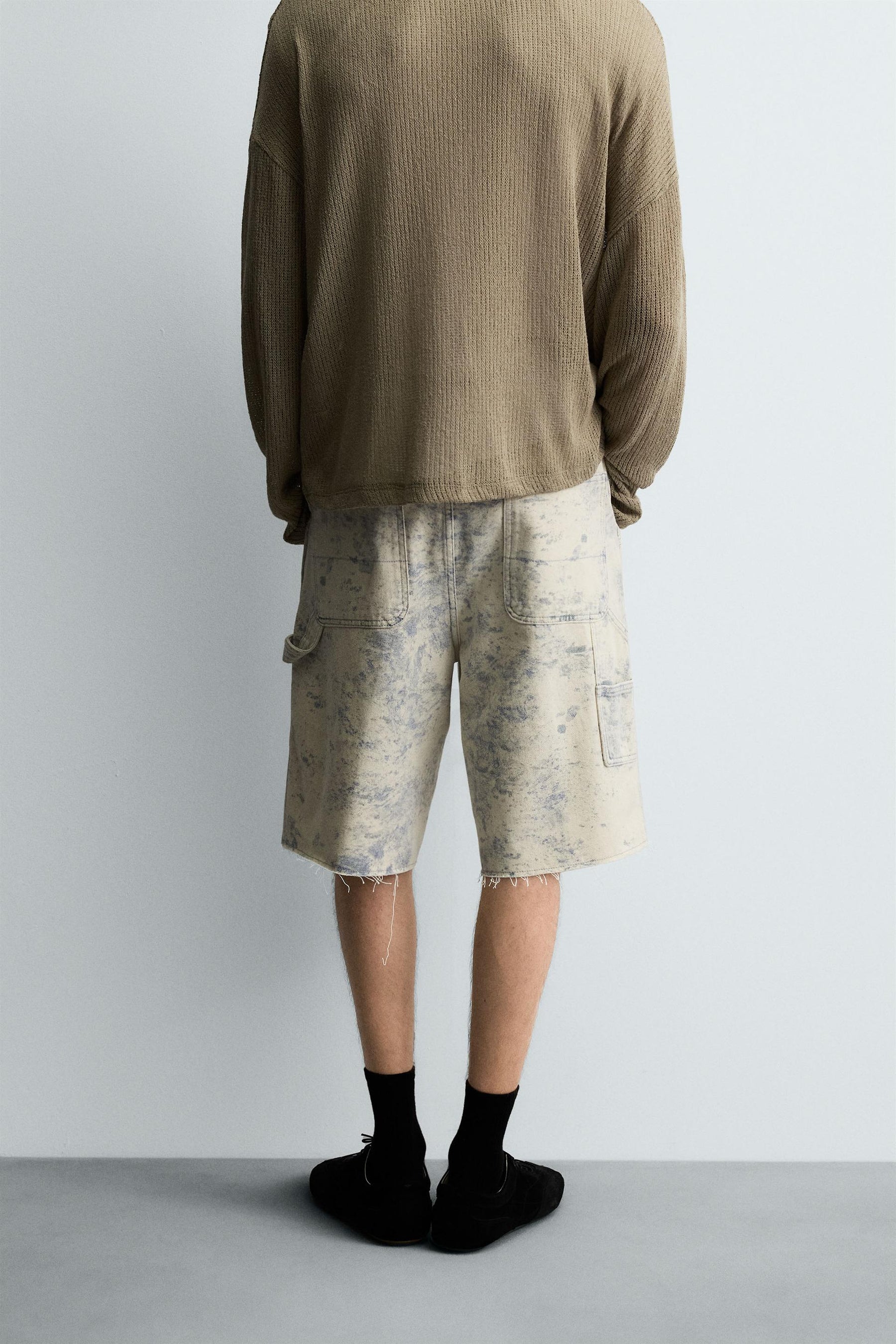 ABSTRACT PRINT CARPENTER POCKET BERMUDA SHORTS - Image 3