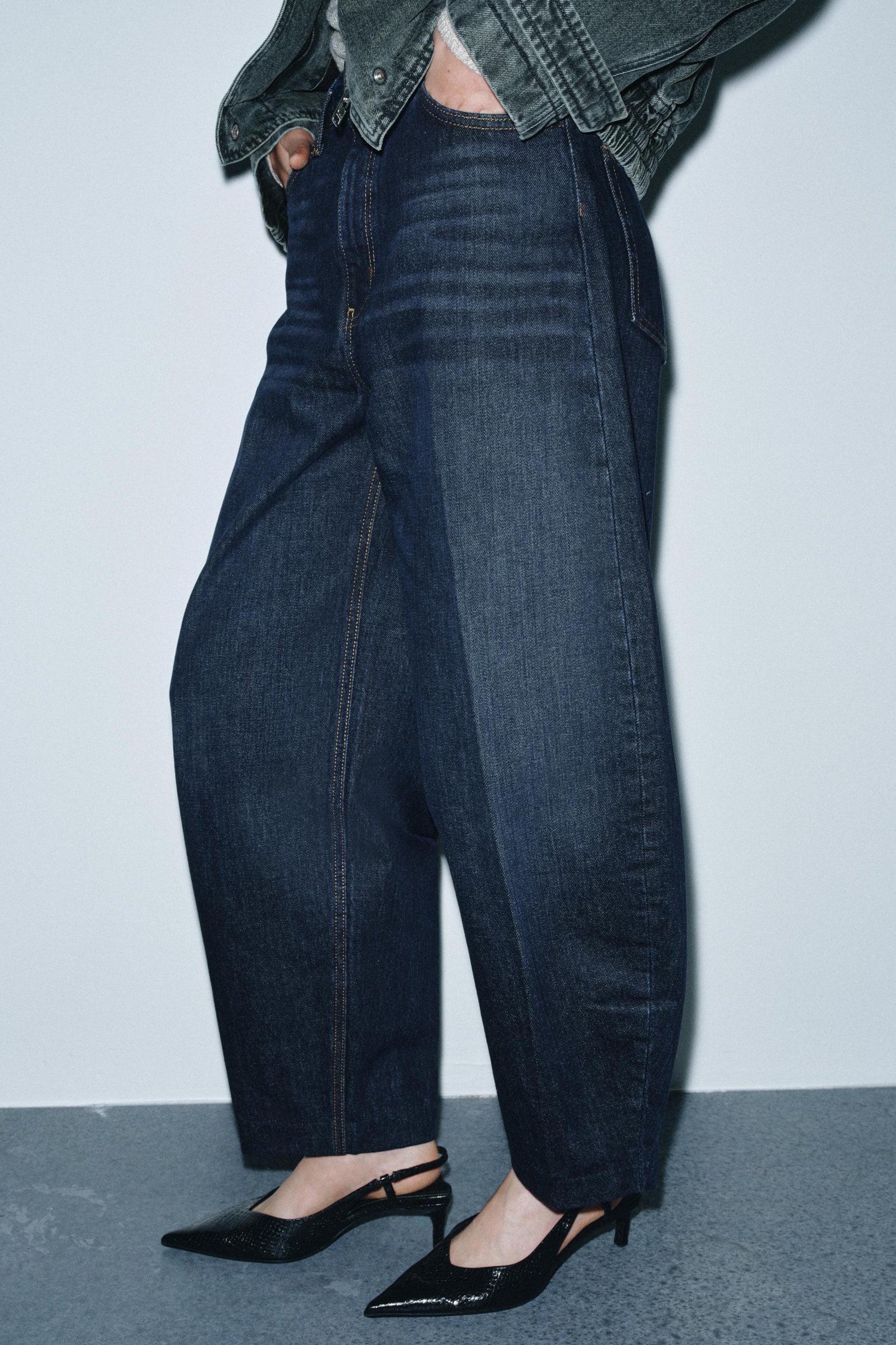 Barrel High-Waist Jeans