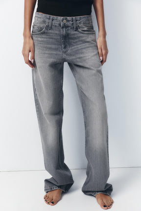 WIDE-LEG MID-RISE JEANS