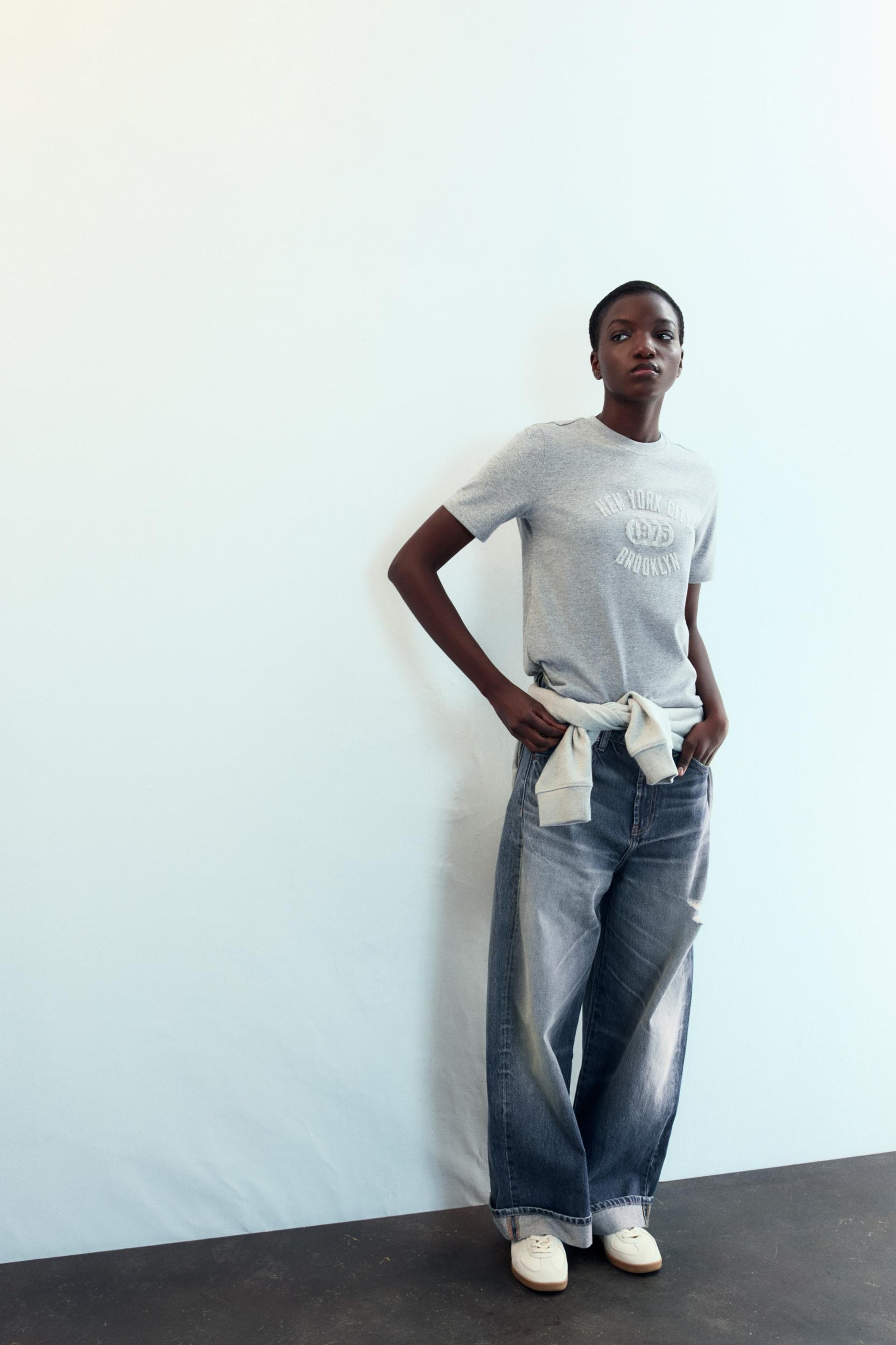 SHIMMER TEXT T-SHIRT