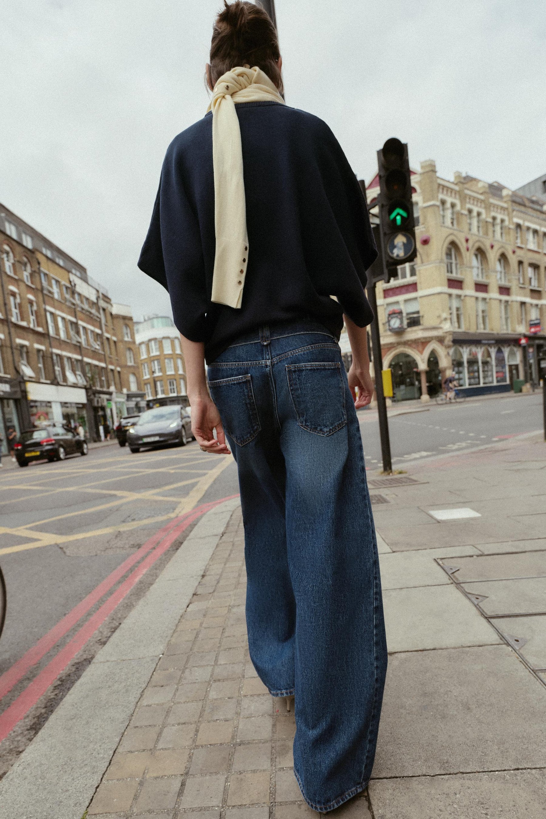 WIDE-LEG BELTED JEANS