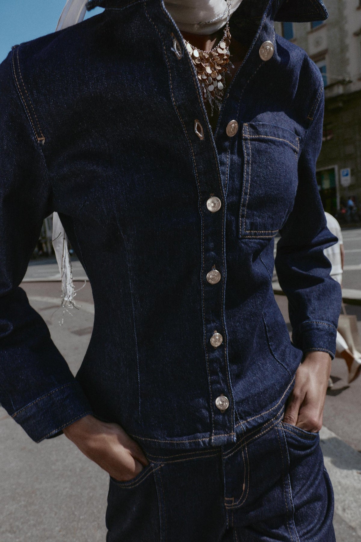 FITTED DENIM SHIRT