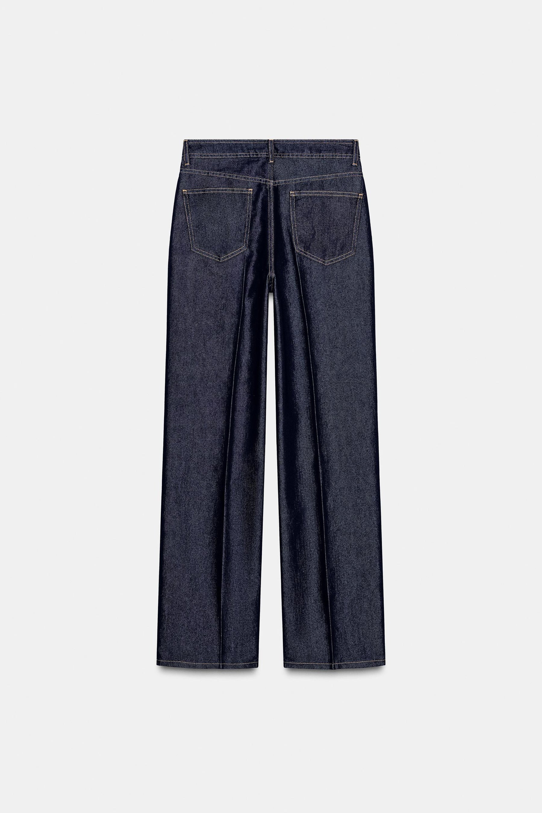 Straight mid-waist creased jeans.