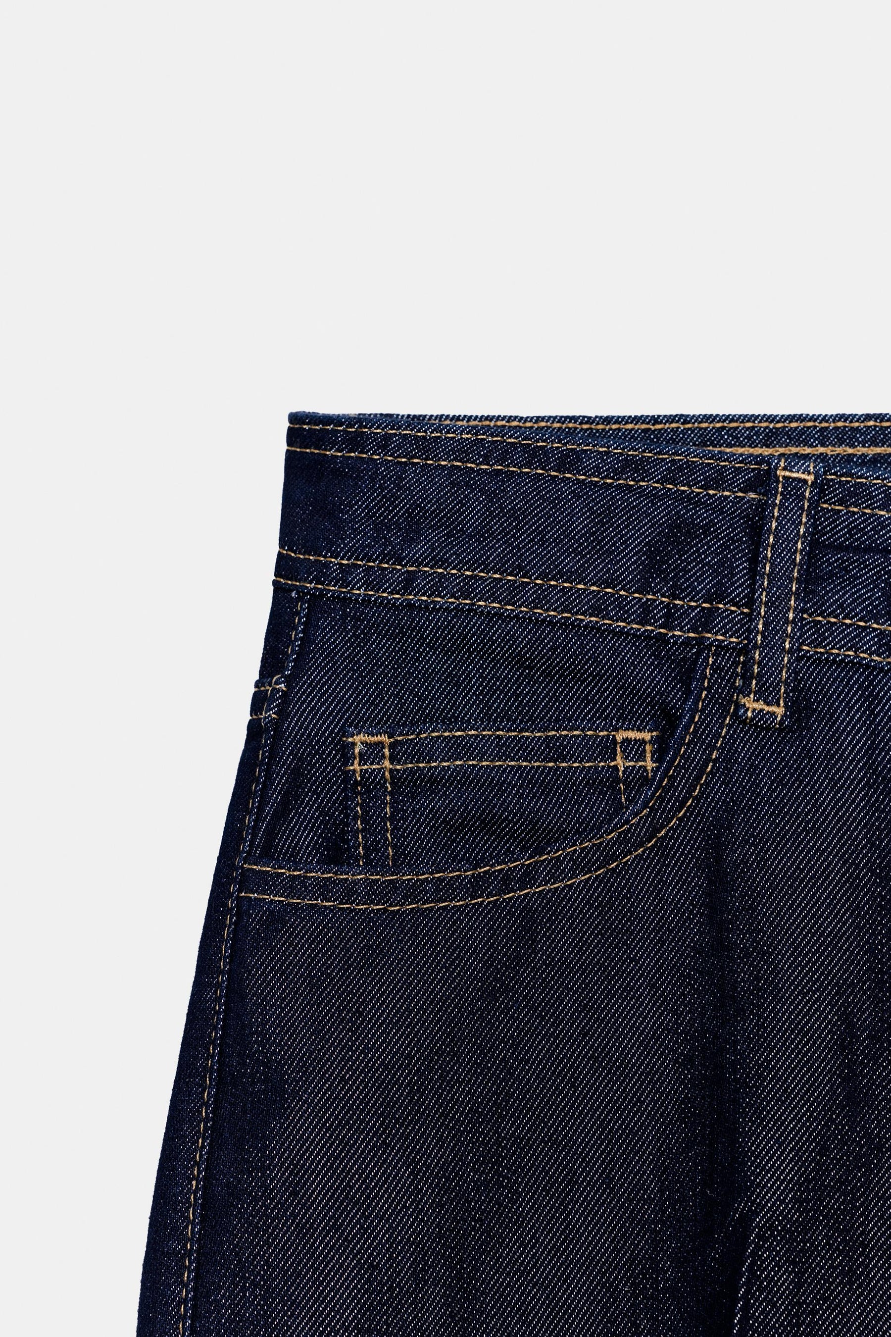 Straight mid-waist creased jeans.