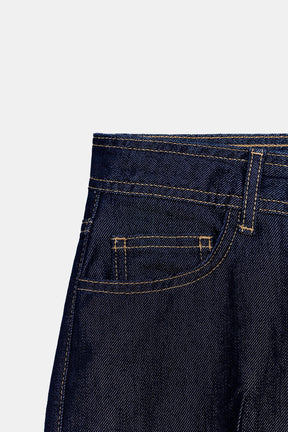 Straight mid-waist creased jeans.