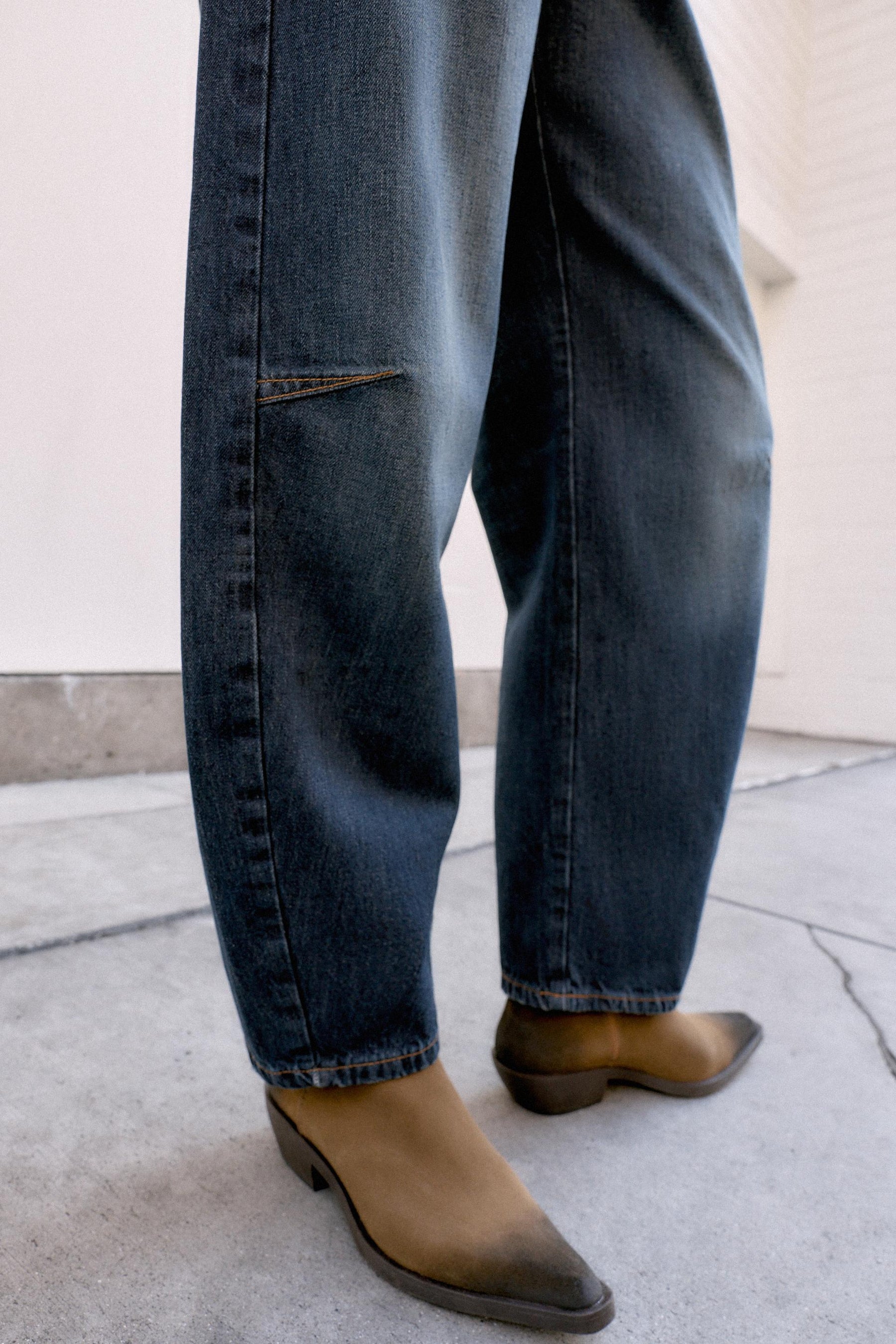 Mid-Waist Balloon Fit Jeans