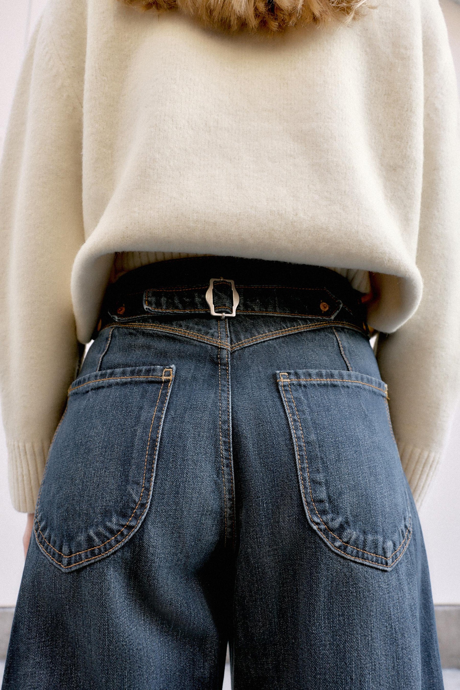 Mid-Waist Balloon Fit Jeans