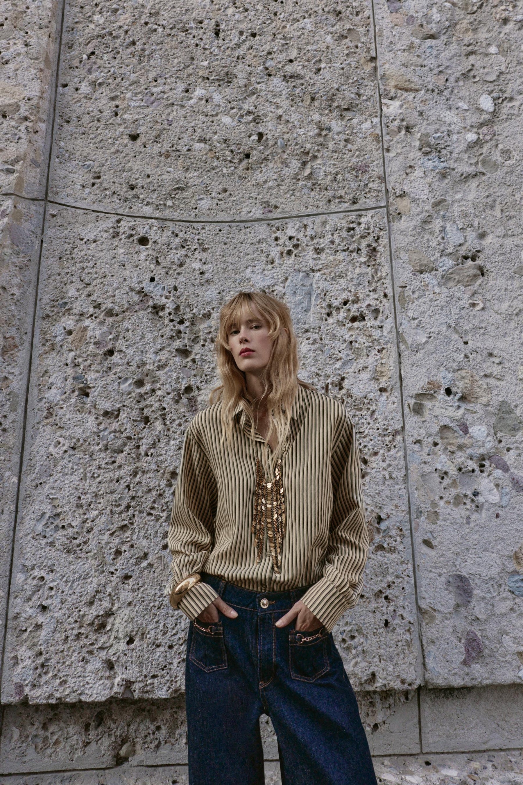 Mid-Waist Wide-Leg Jeans