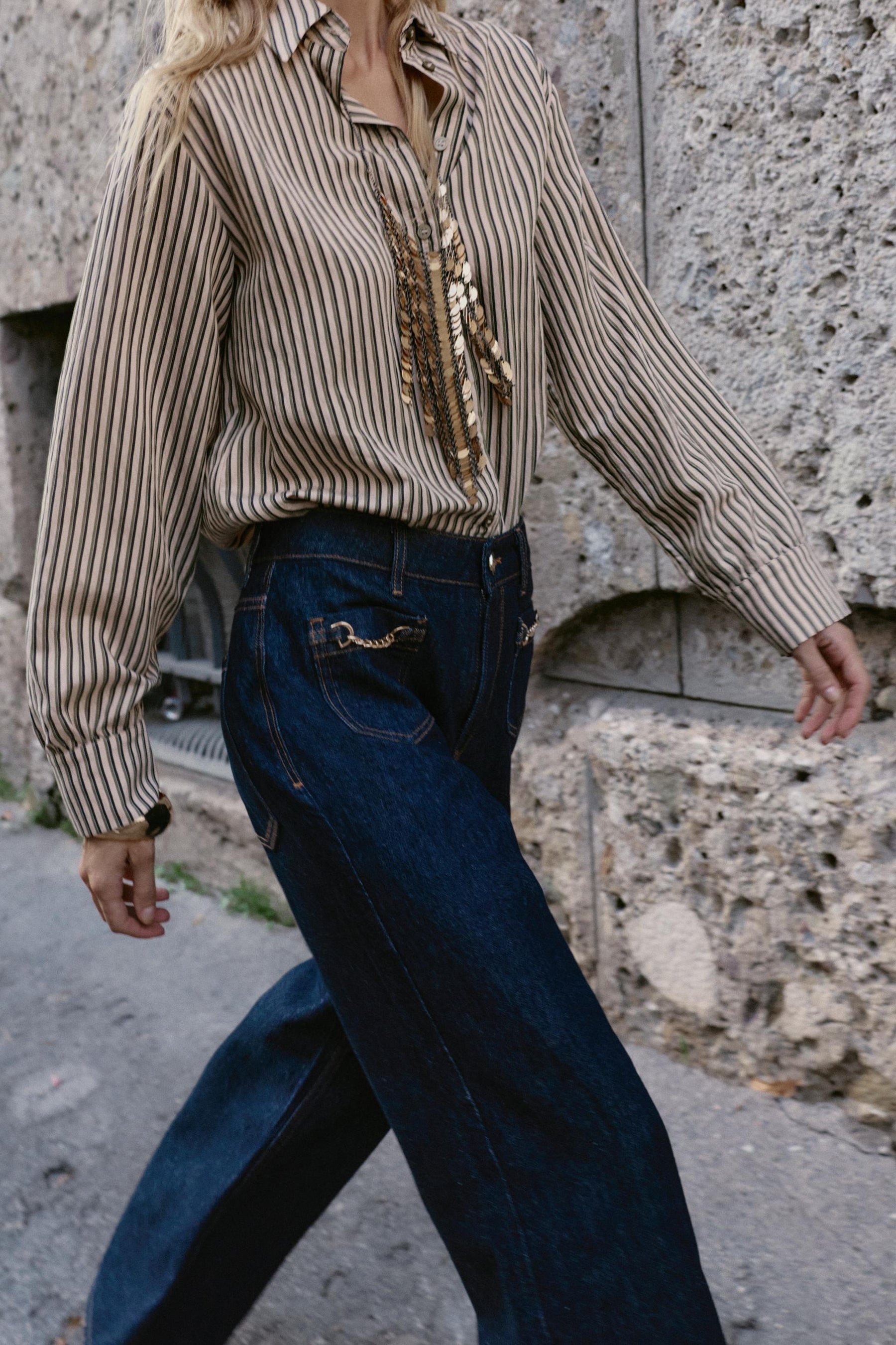 Mid-Waist Wide-Leg Jeans