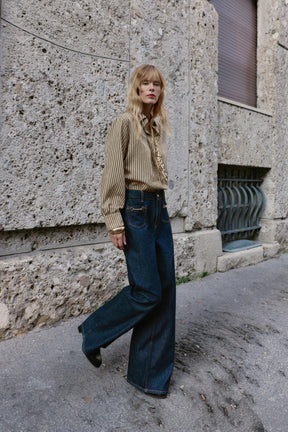 Mid-Waist Wide-Leg Jeans