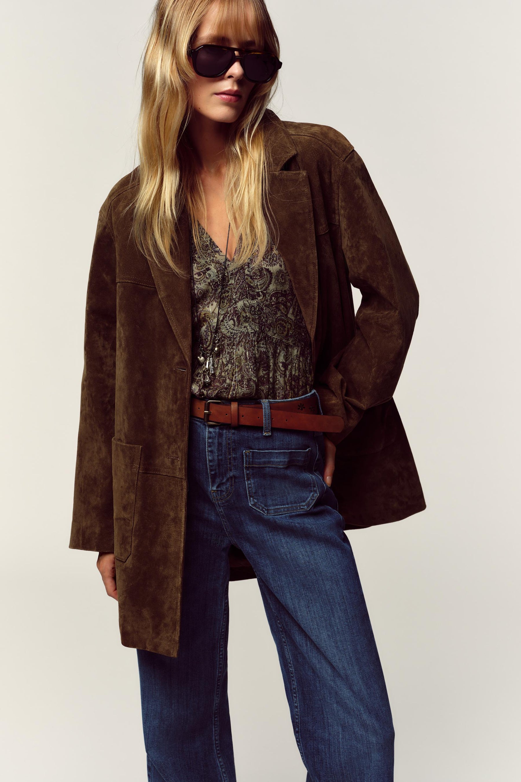 HIGH-WAIST FLARE JEANS